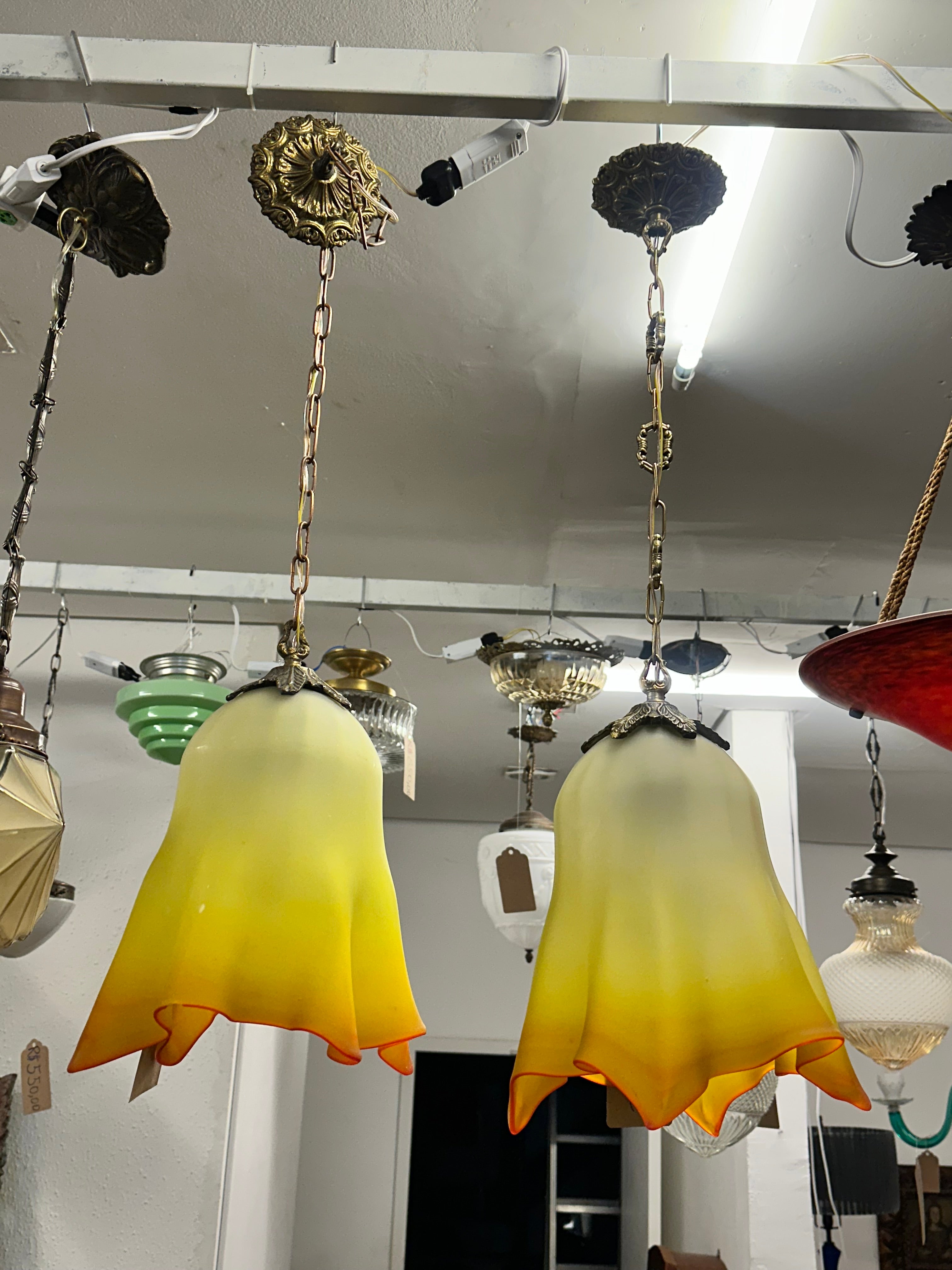 Par de lustres/pendentes vintage em vidro murano em tons de amarelo 