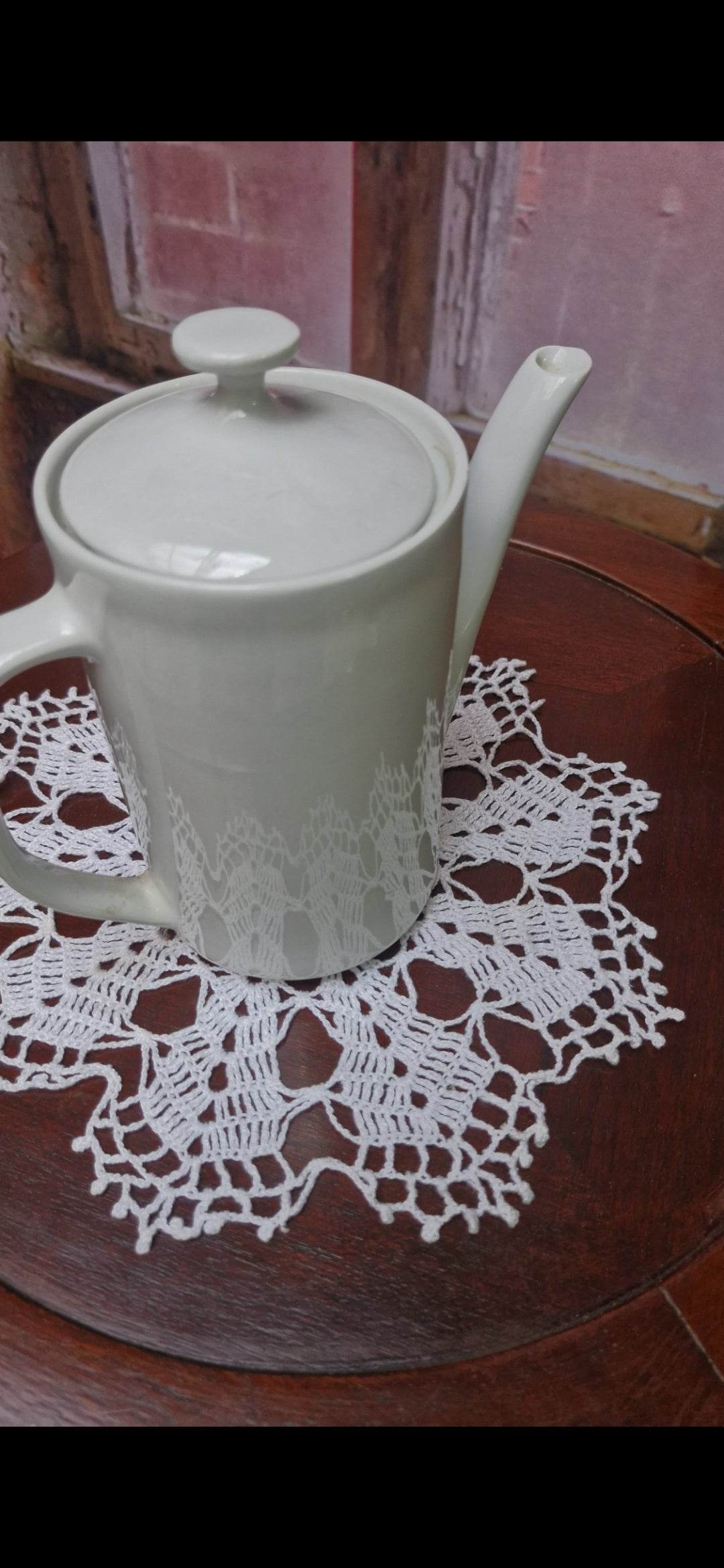 Bule em porcelana Pozzani com policromia floral