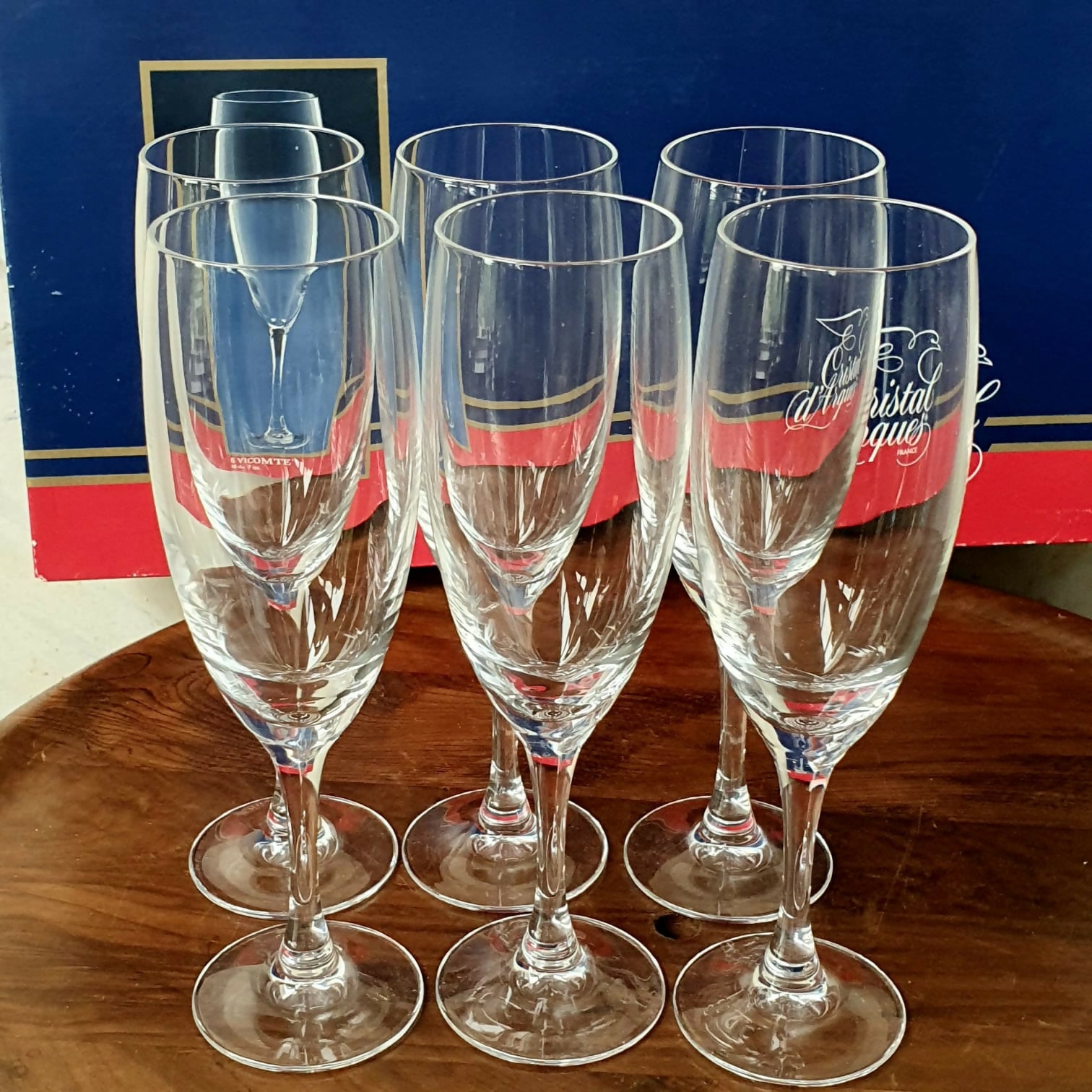 Conjunto de 6 taças para espumantes Cristal D´Arques. Sem uso. Na caixa.
