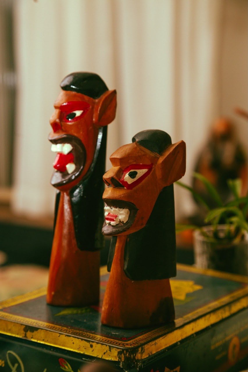 dupla de carrancas de madeira
