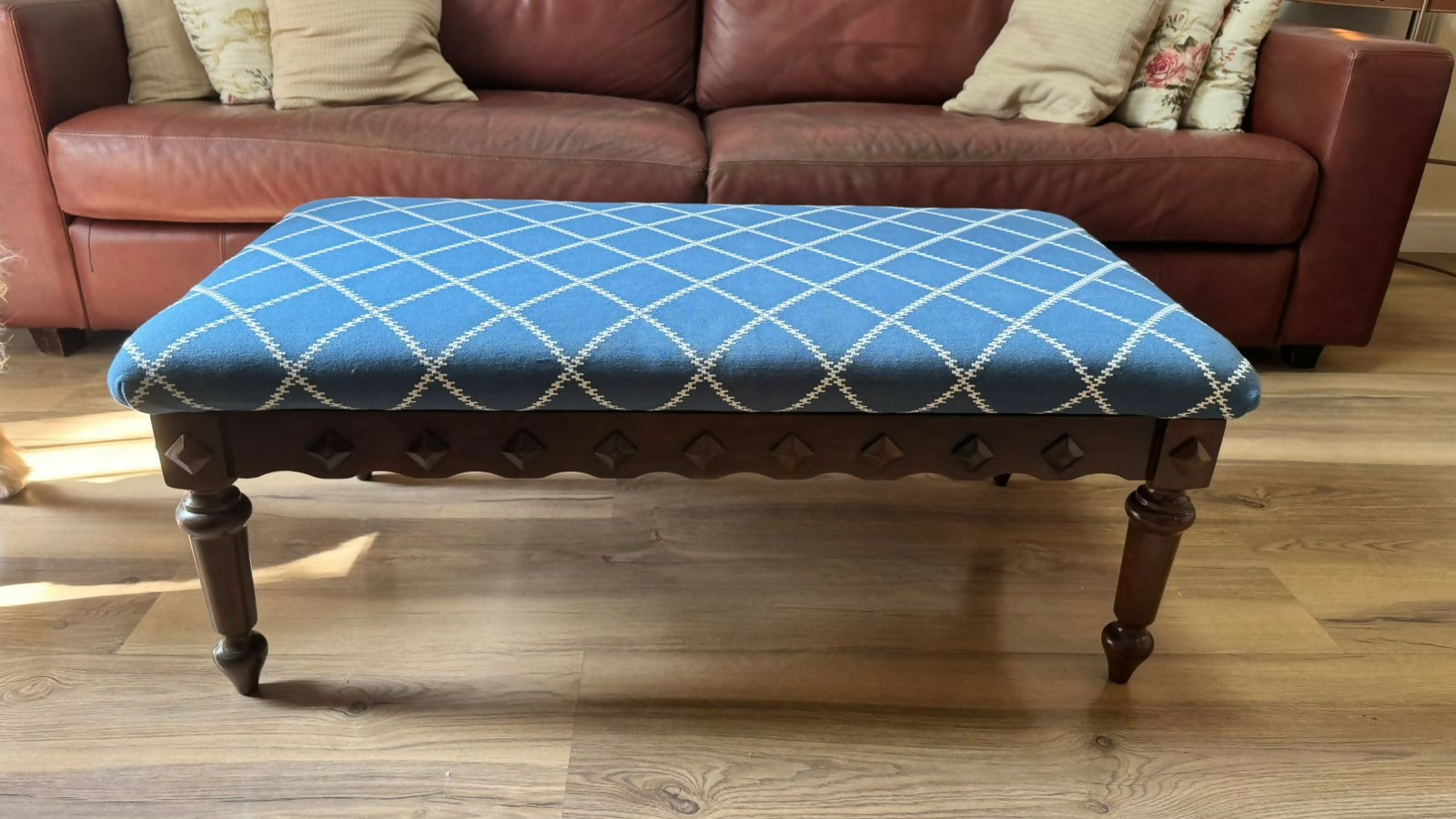 Mesa de centro / Ottoman / Banqueta / Apoio de pés em tecido jacquard azul Donatelli