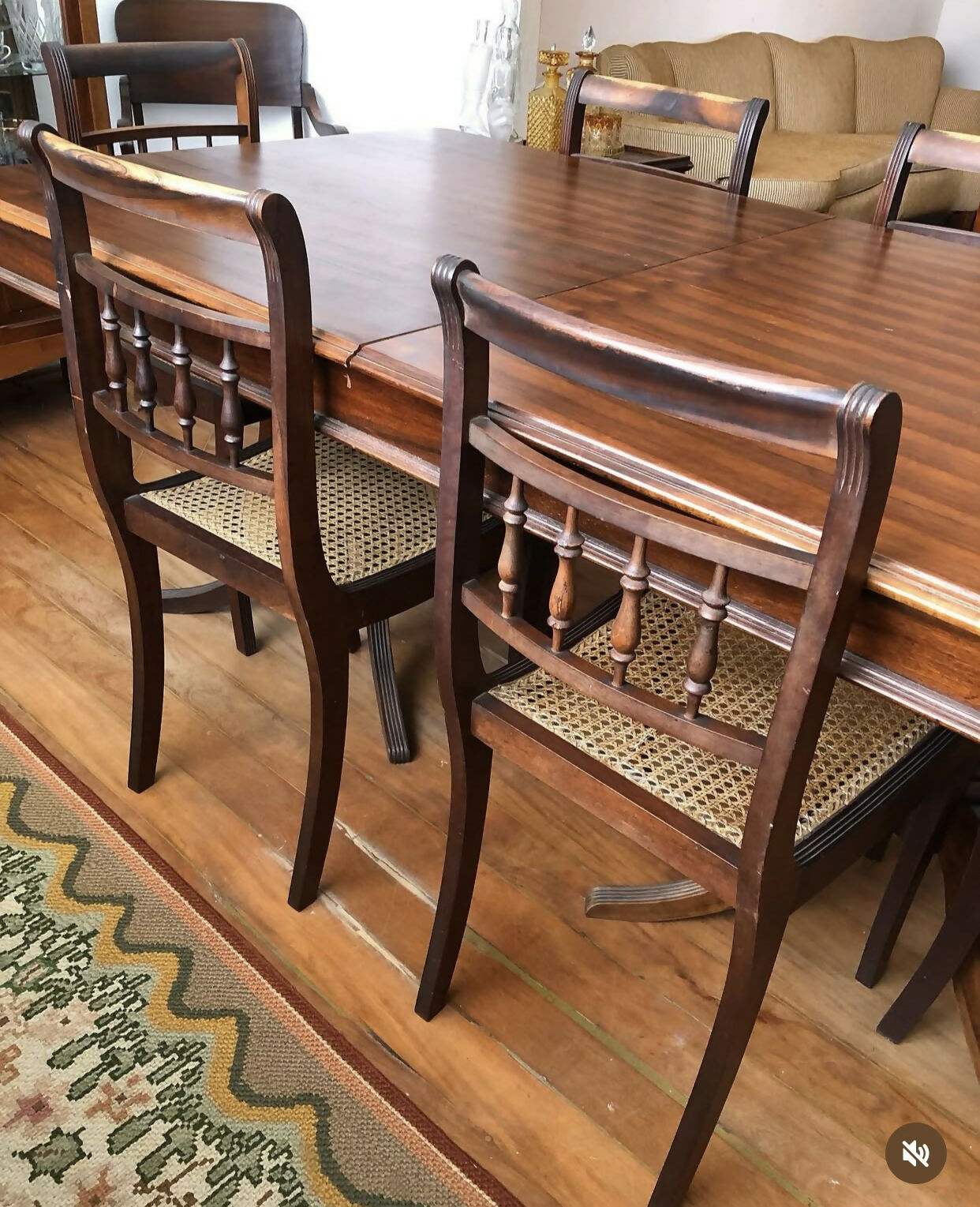 Mesa e cadeiras de imbuia com lâmina de jacarandá