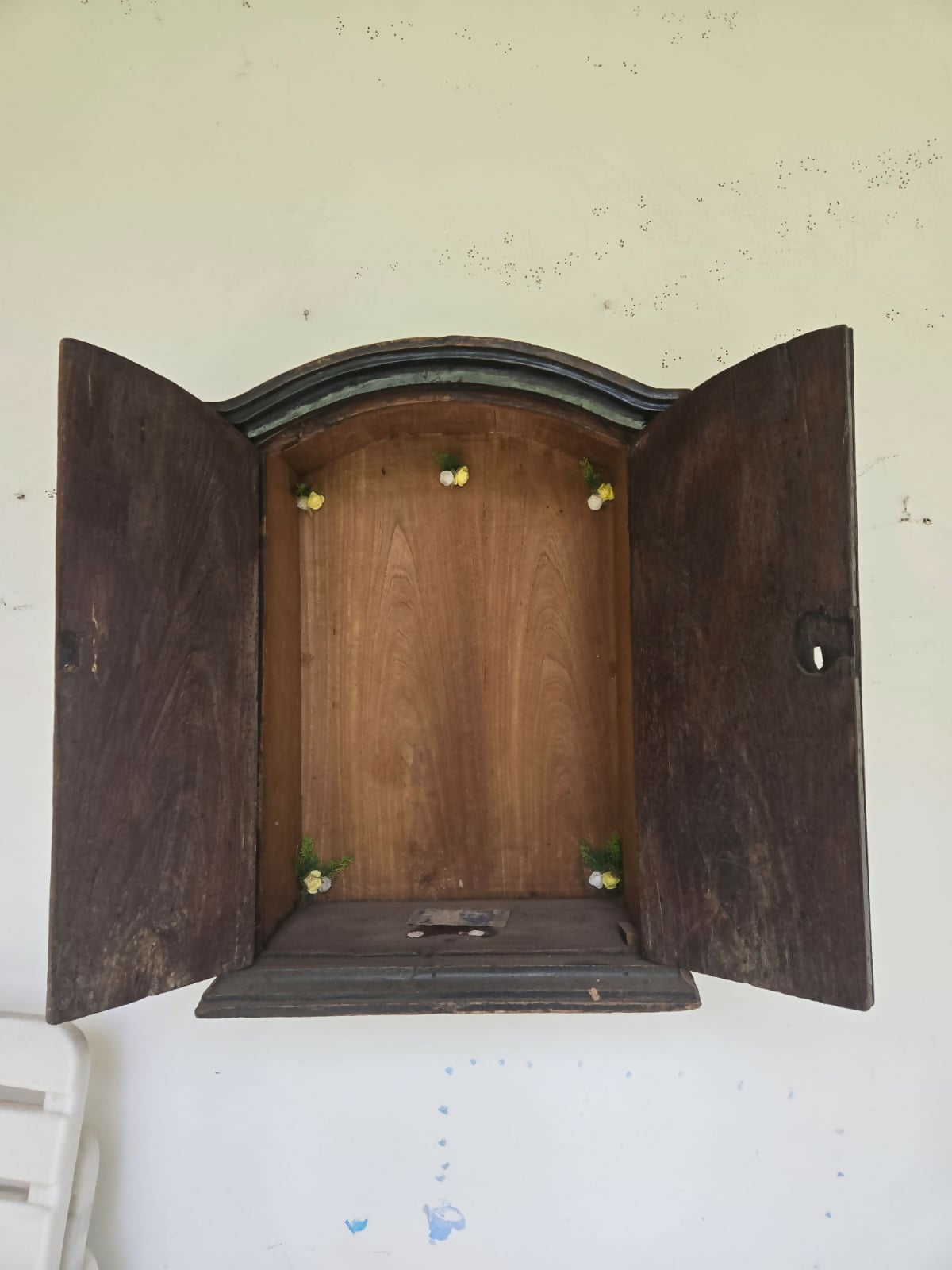 Oratório antigo mineiro em madeira maciça