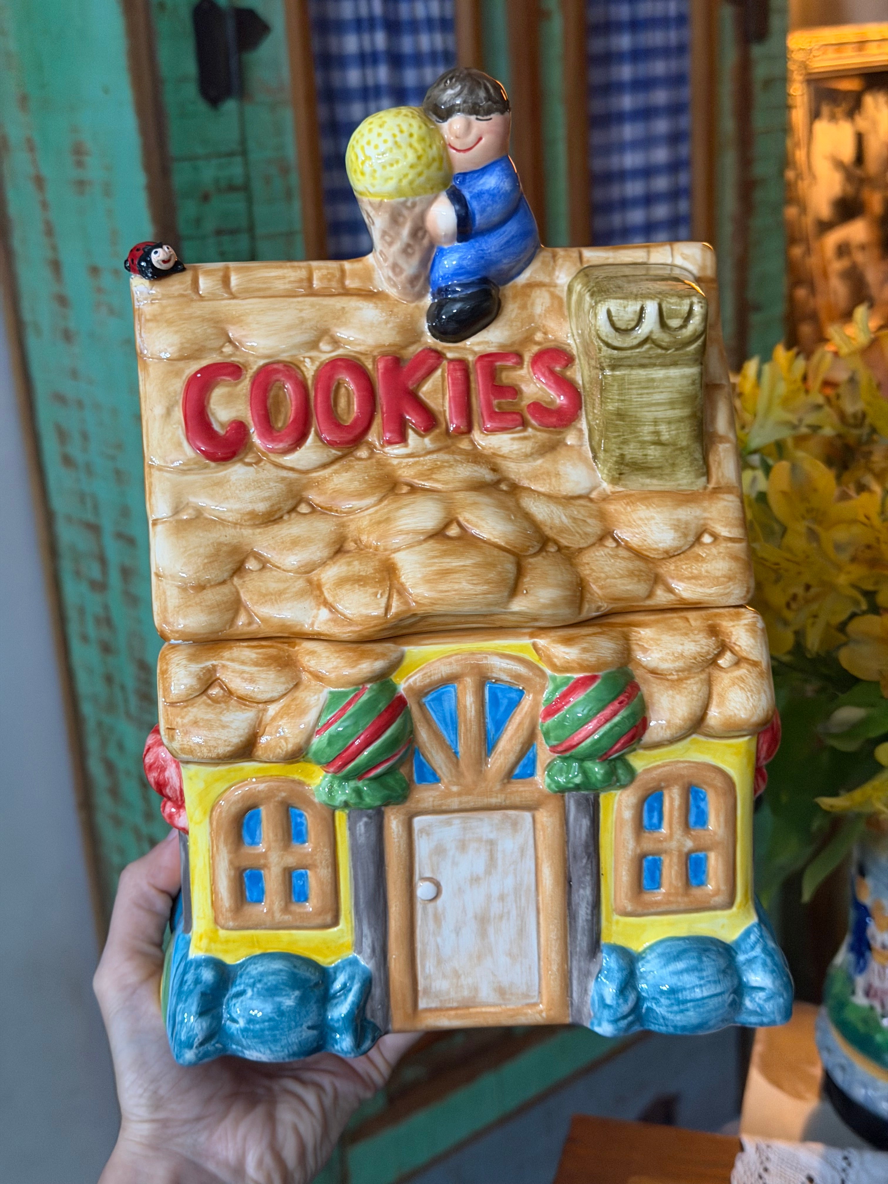 Vintage biscoiteira em formato de casa de doces com telhado removível