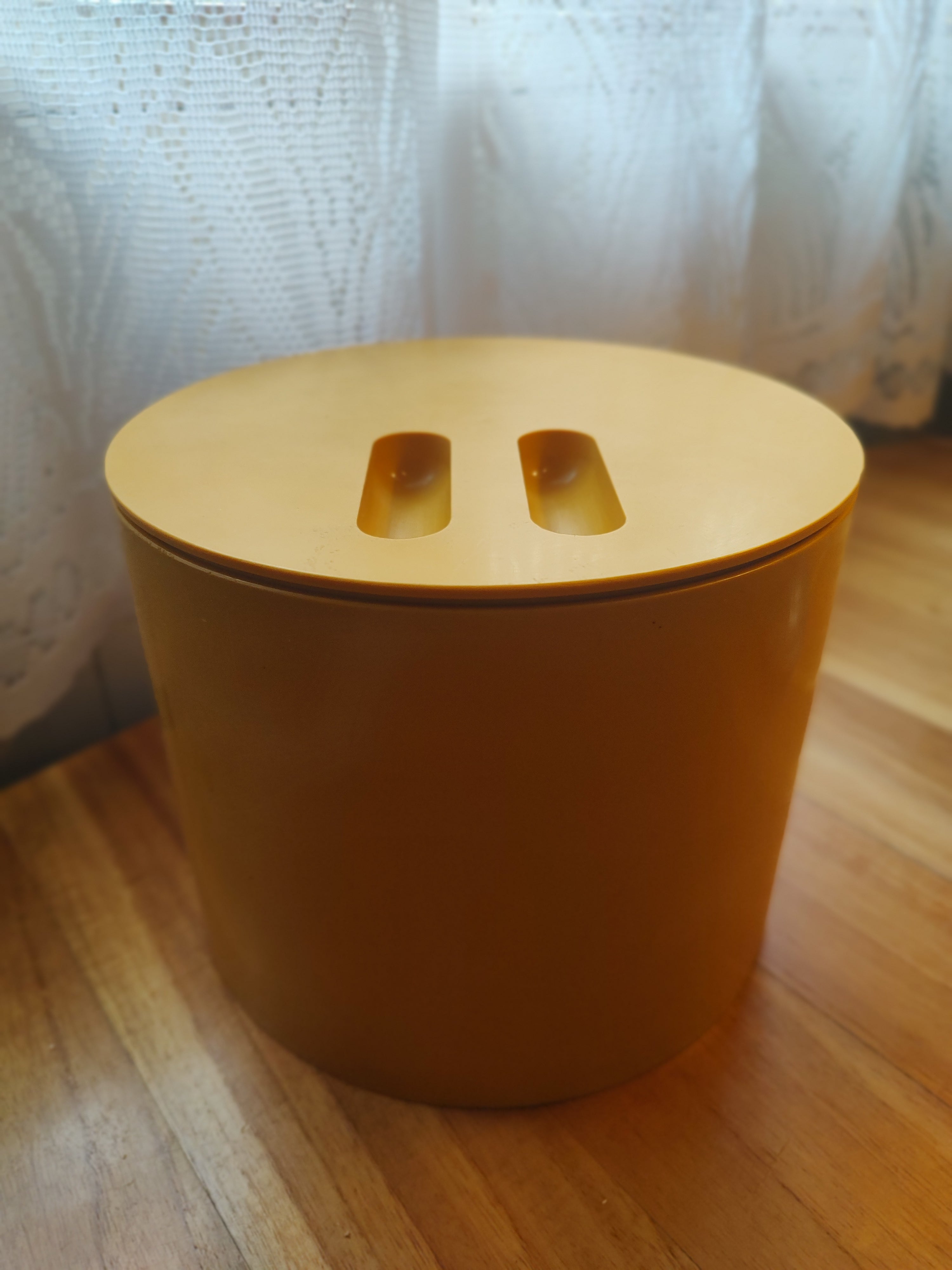 Antigo Balde de Gelo Amarelo da Linha Eva de Jorge Zalszupin (sem pinça)