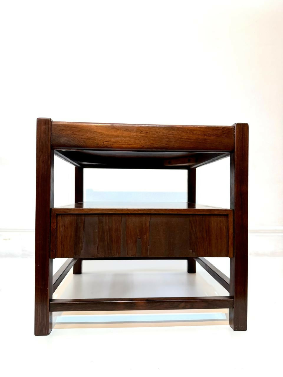 Mesa de cabeceira Ernesto Hauner - Mobilínea em Jacarandá