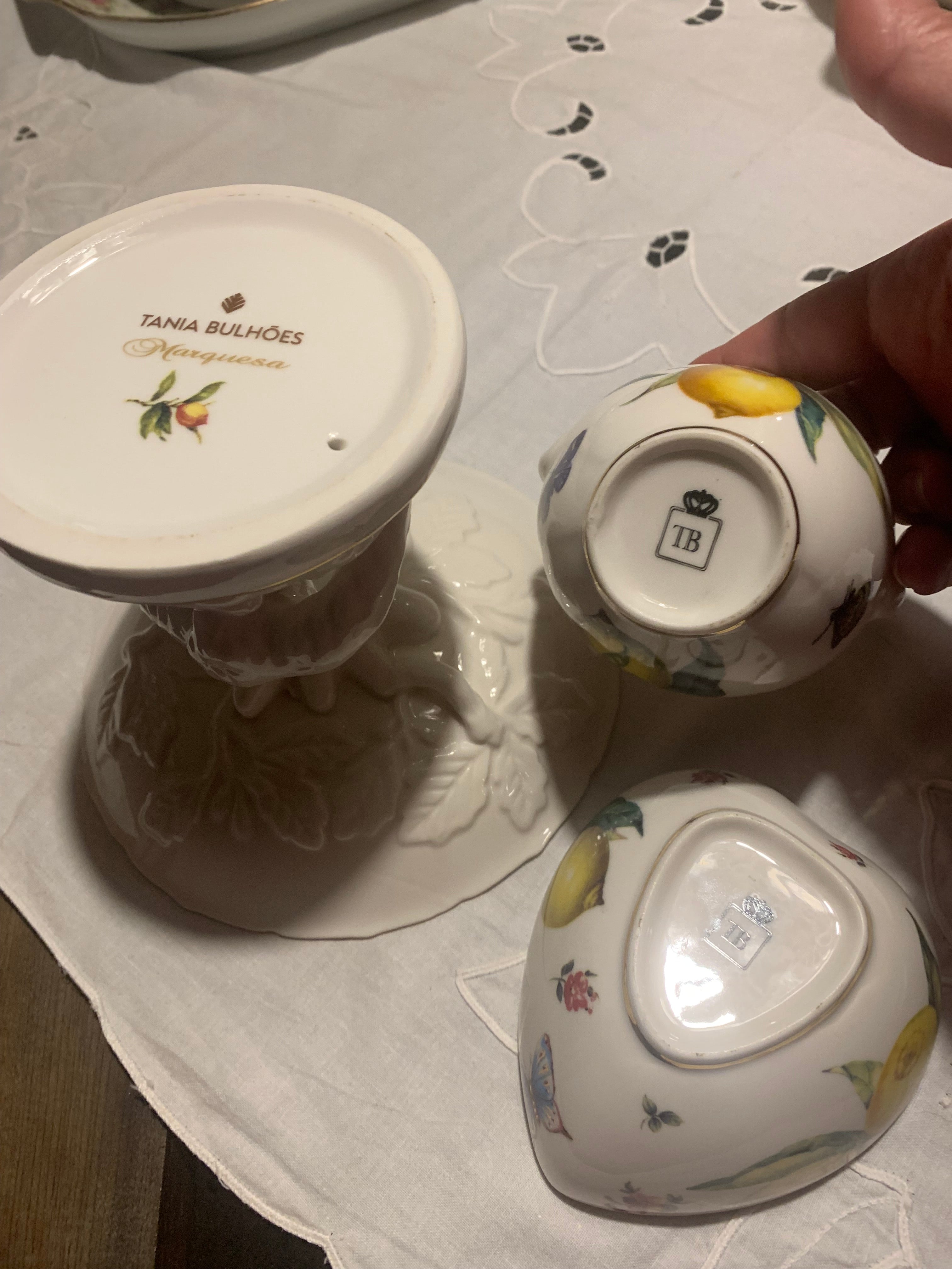 Jogo 3 peças em porcelana Tania Bulhões com limão e borboleta 