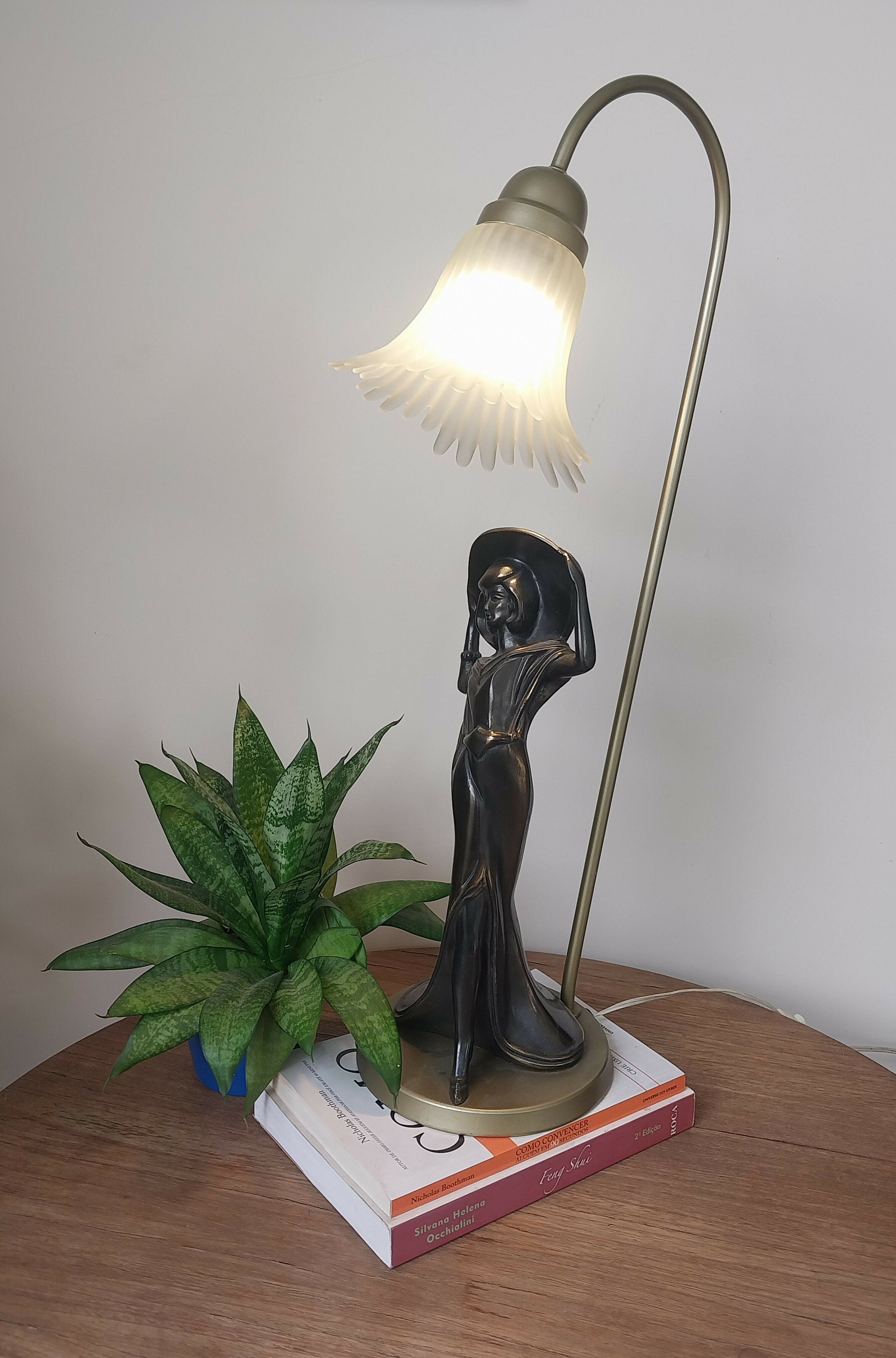 Luminária Escultural Art Deco