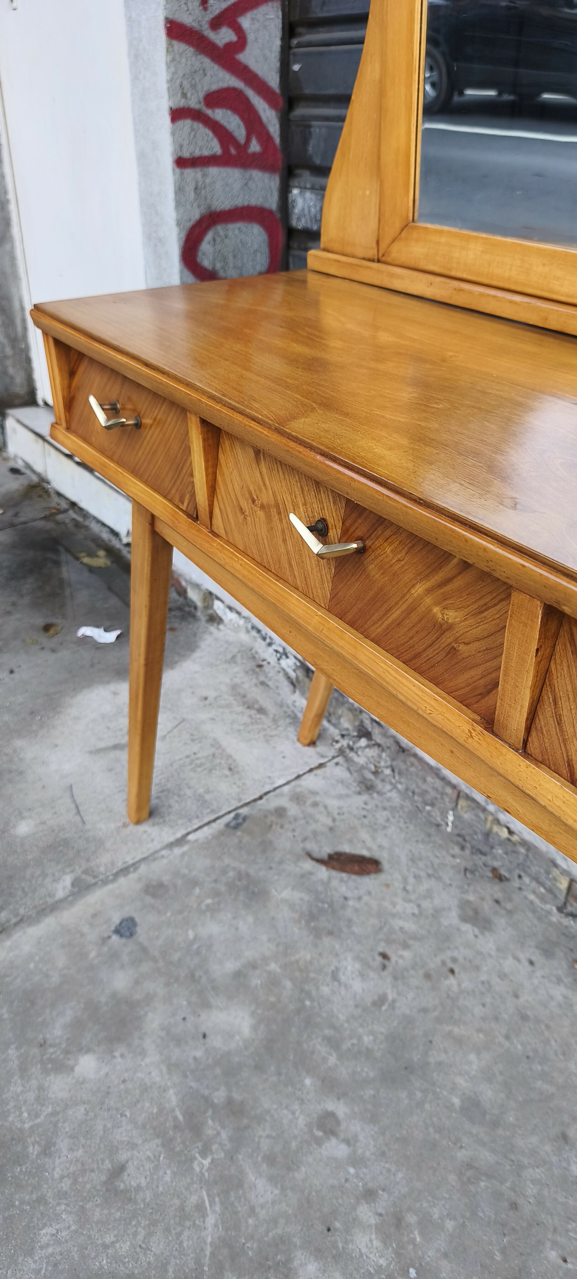 Penteadeira Pé Palito com espelho bisotado