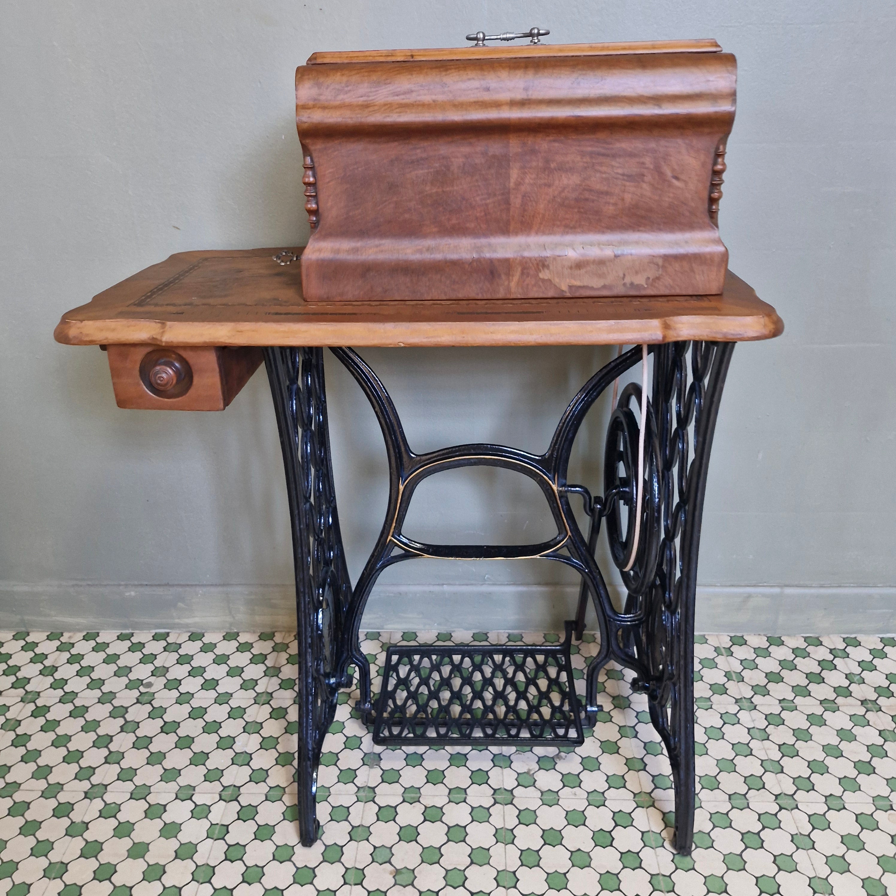 Máquina de Costura Clemens Muller - restaurada 