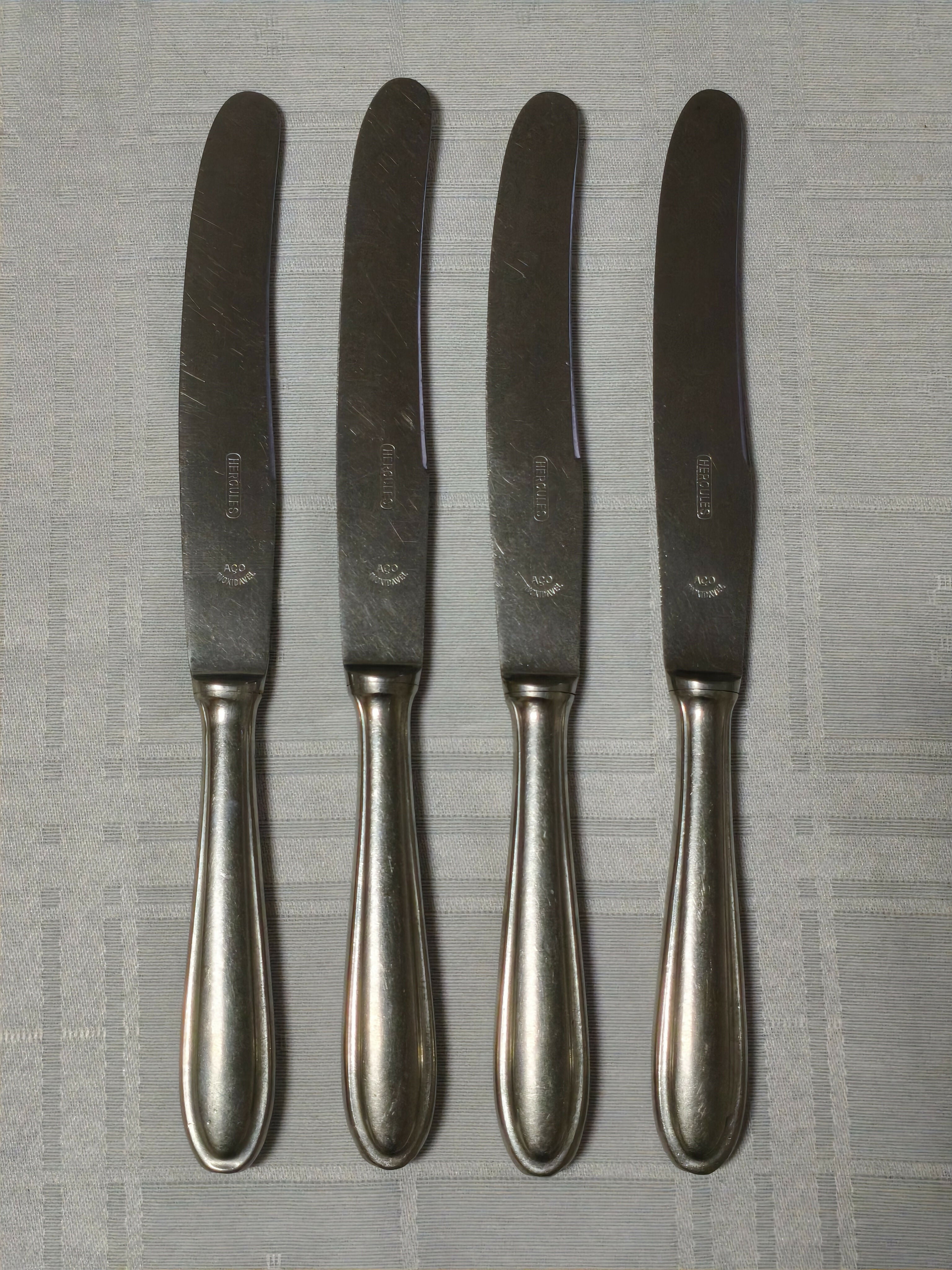 Conjunto com 4 facas de mesa Hércules