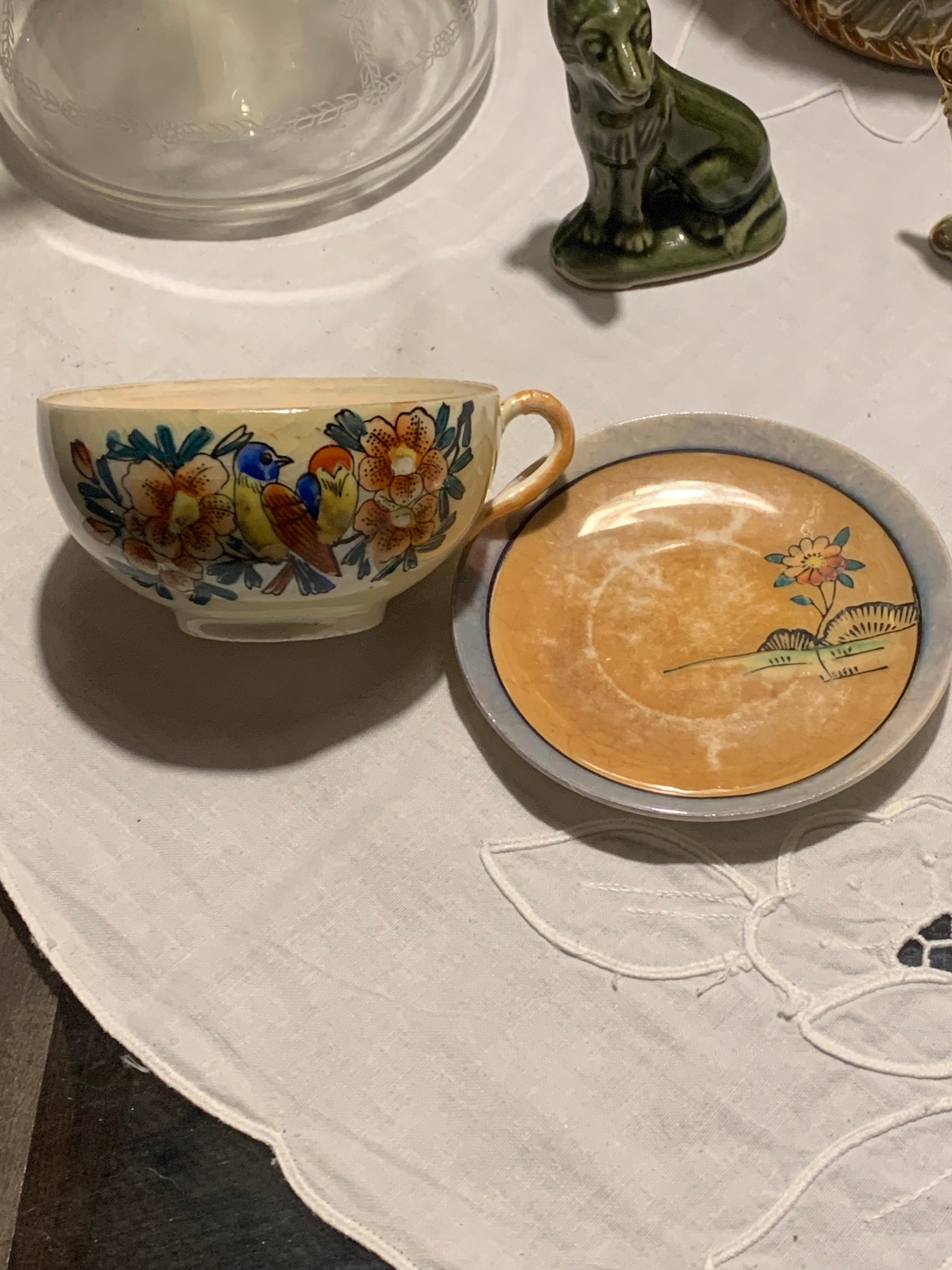 Linda e delicadíssima xícara de chá em porcelana casca de ovo japonesa