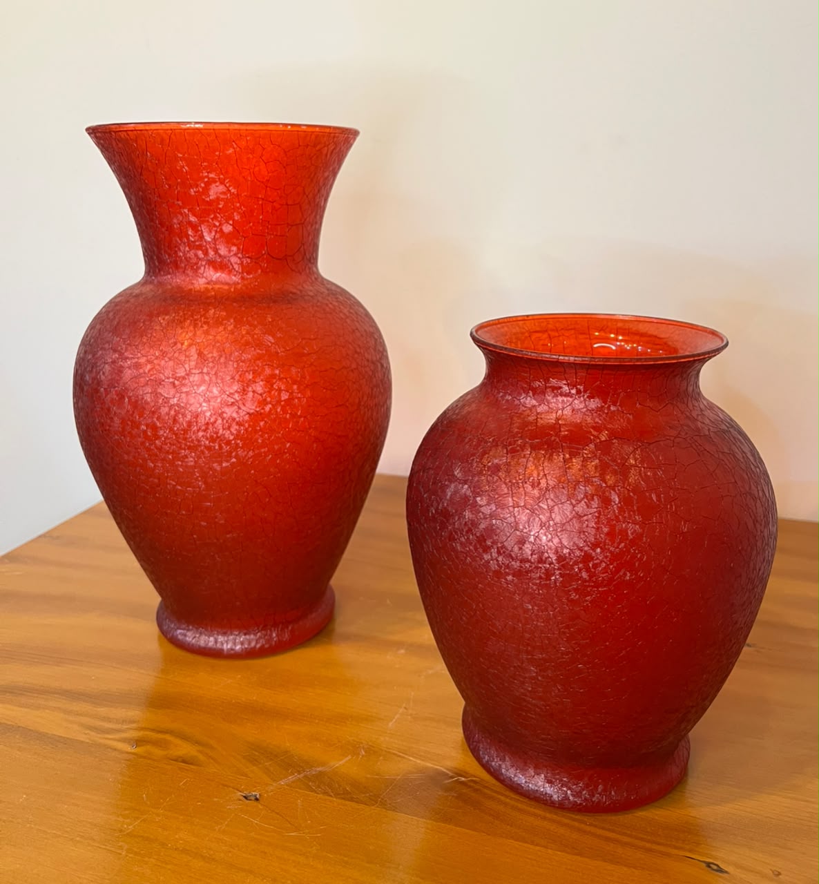 Par de Vasos Decorativos em Vidro Craquelado Vermelho