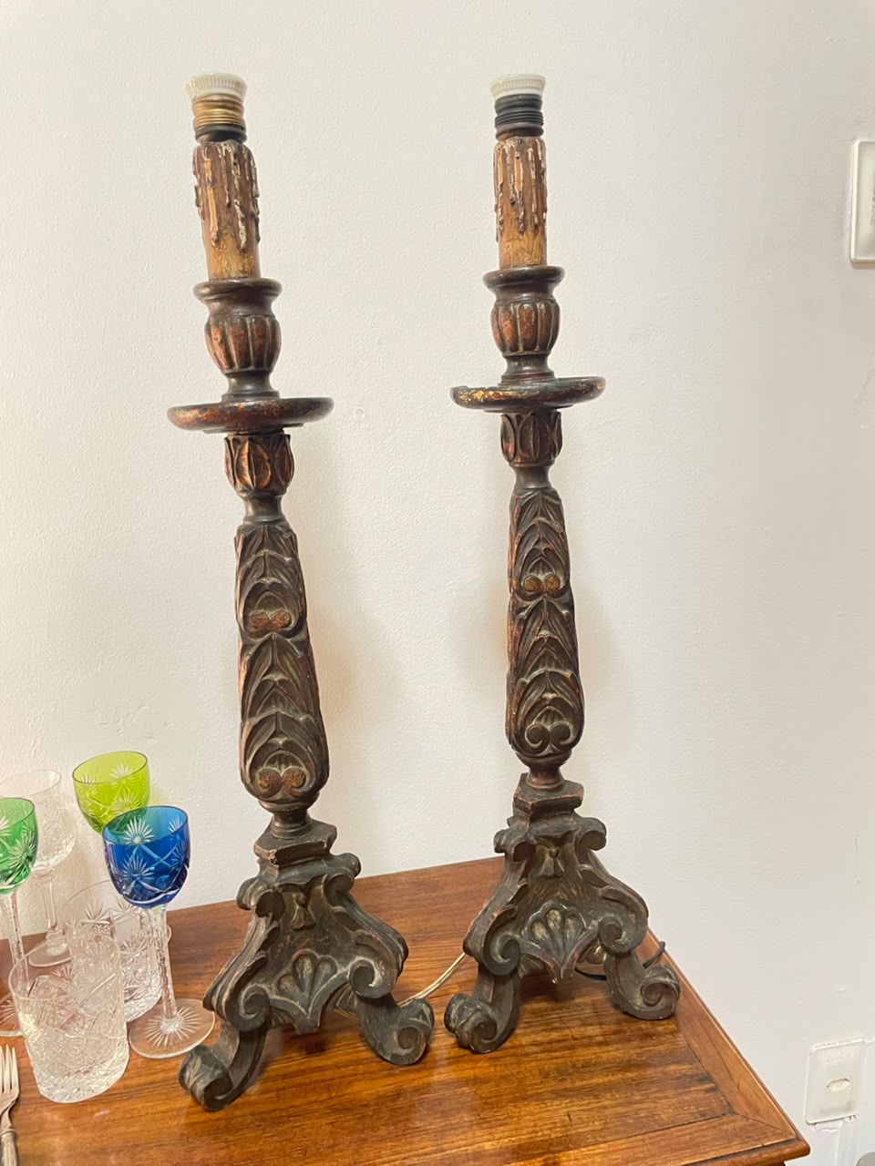 Par de grandes tocheiros em madeira patinada 71cm