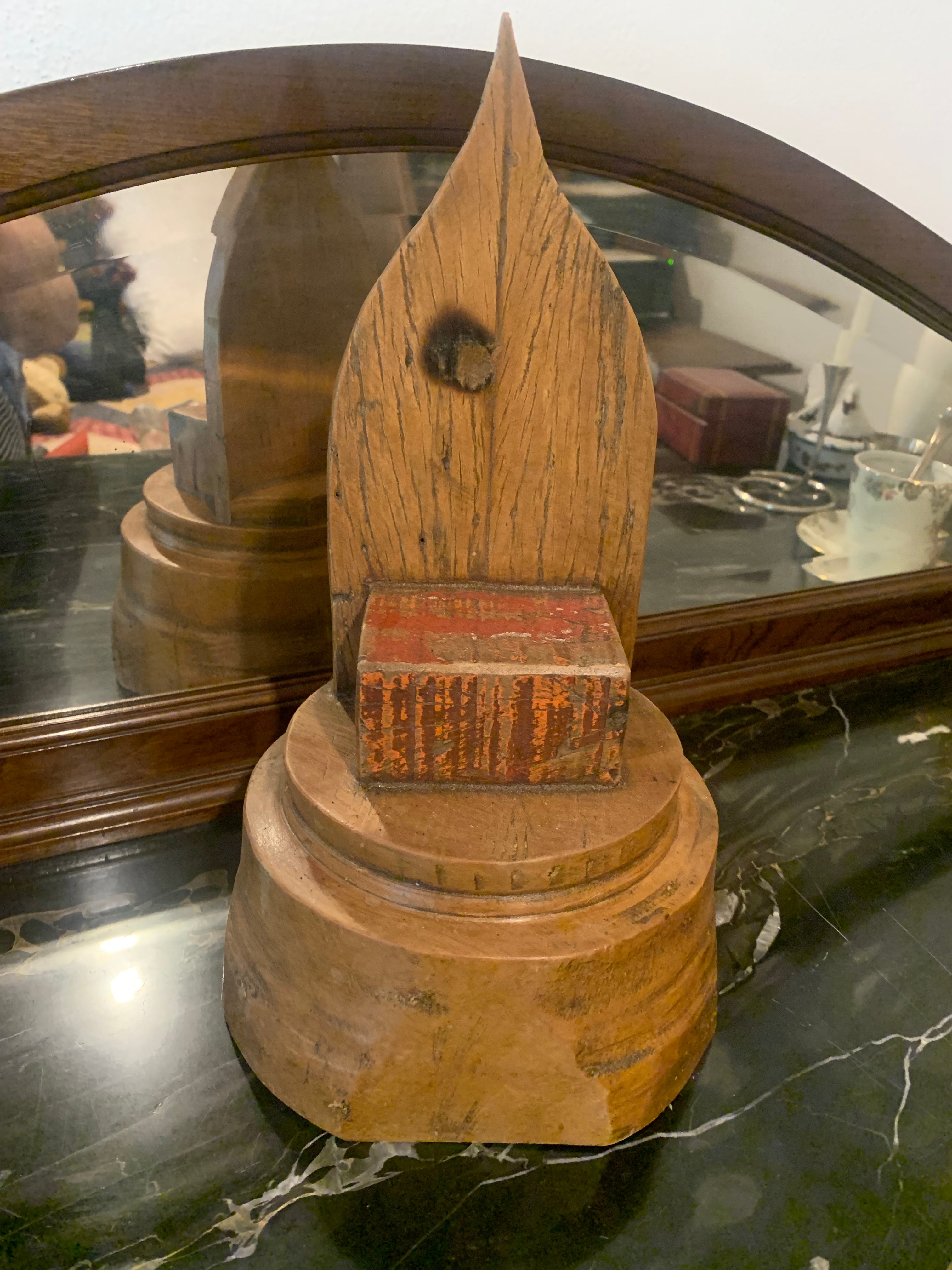 Lindíssimo altar ou oratório em madeira antiga reaproveitada