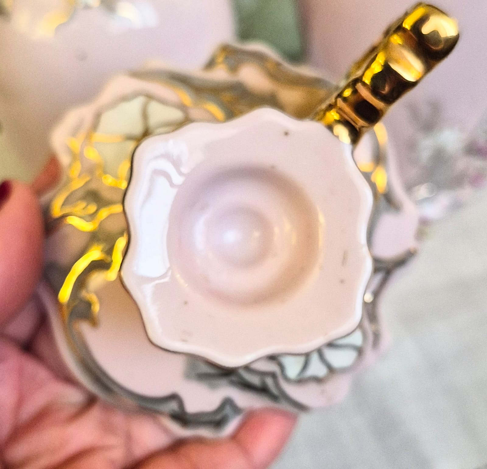 Castiçal maravilhoso com alça em raríssima porcelana rosa Tcheca produzida pela tradicional e chiquíssima manufatura Haas &amp; Czjzek