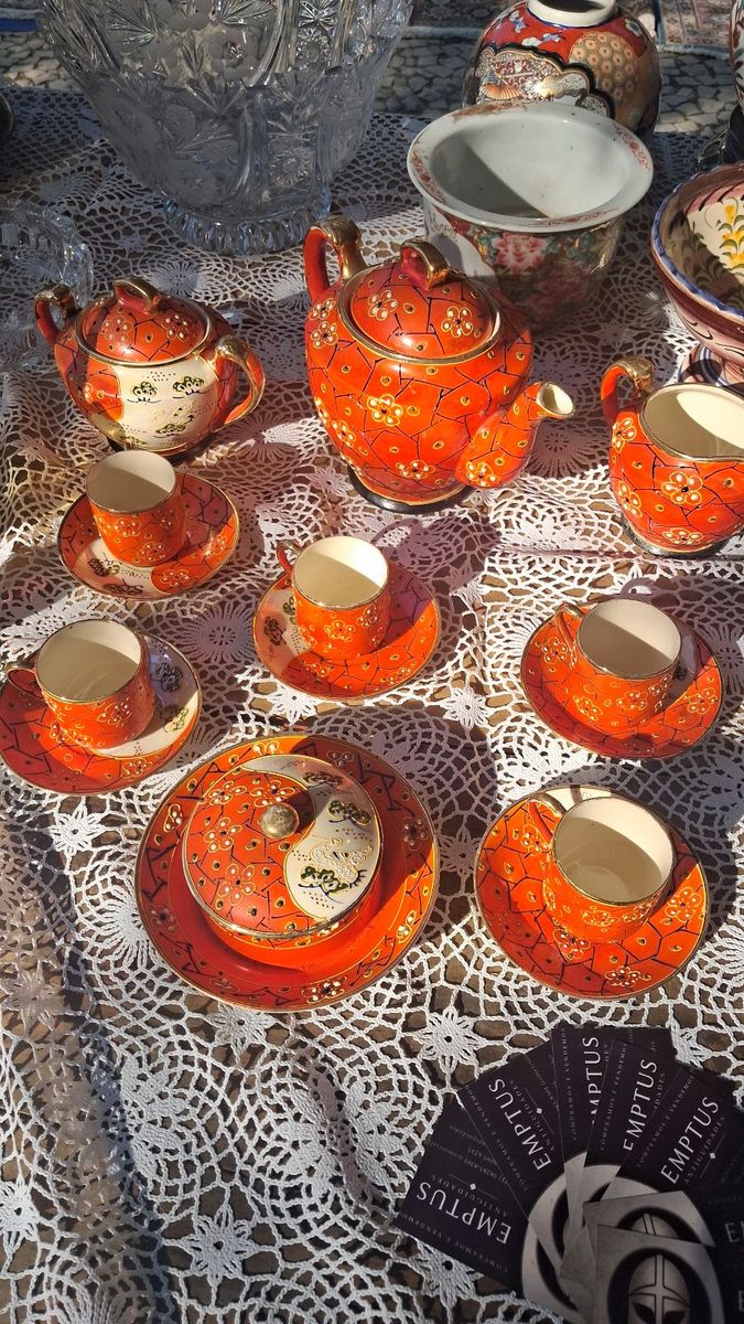 Conjunto de chá no estilo Satsuma, casca de ovo, com 14 peças em vermelho com desenhos florais 