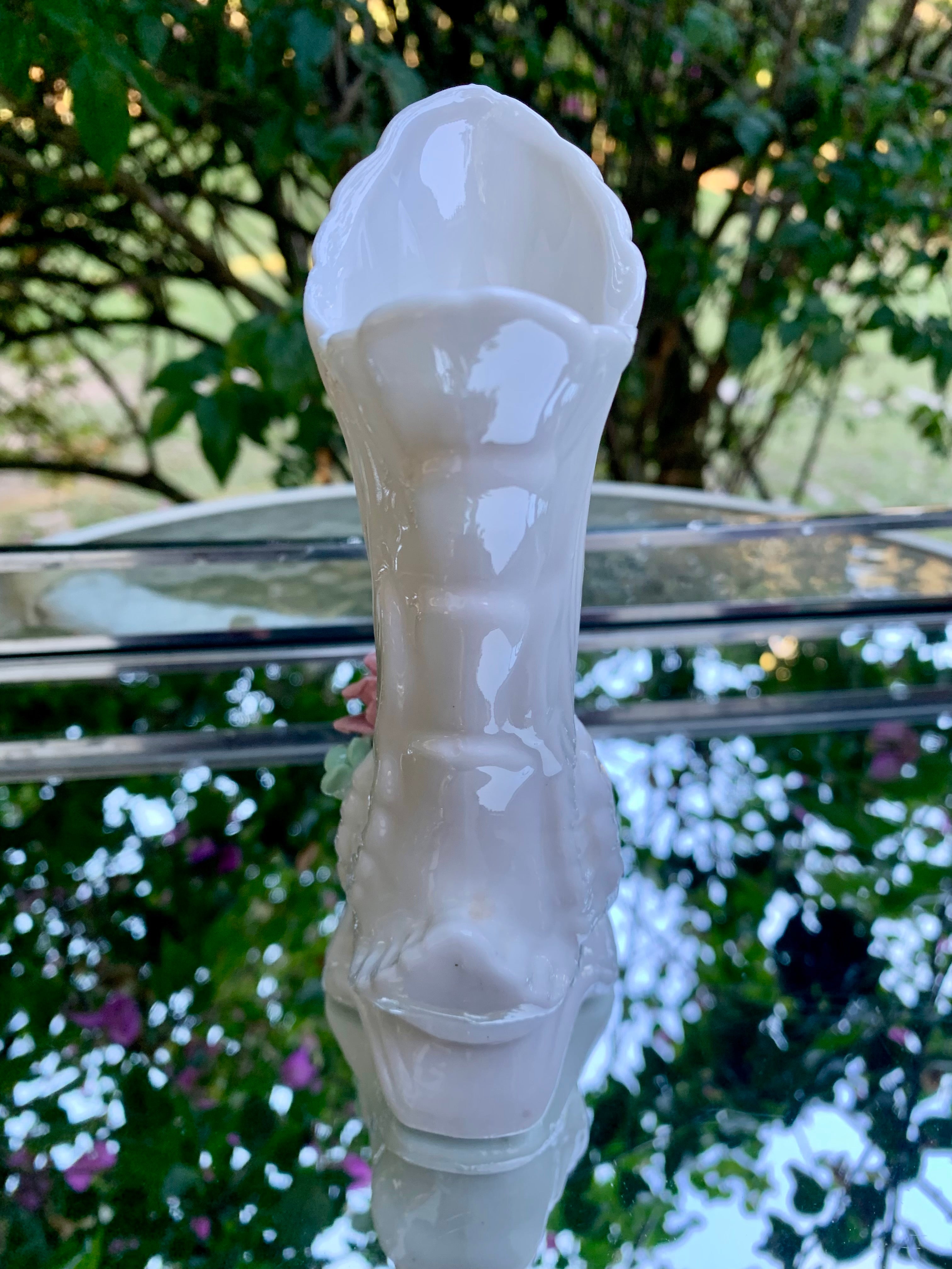 Lindo delicado vasinho em porcelana cisne