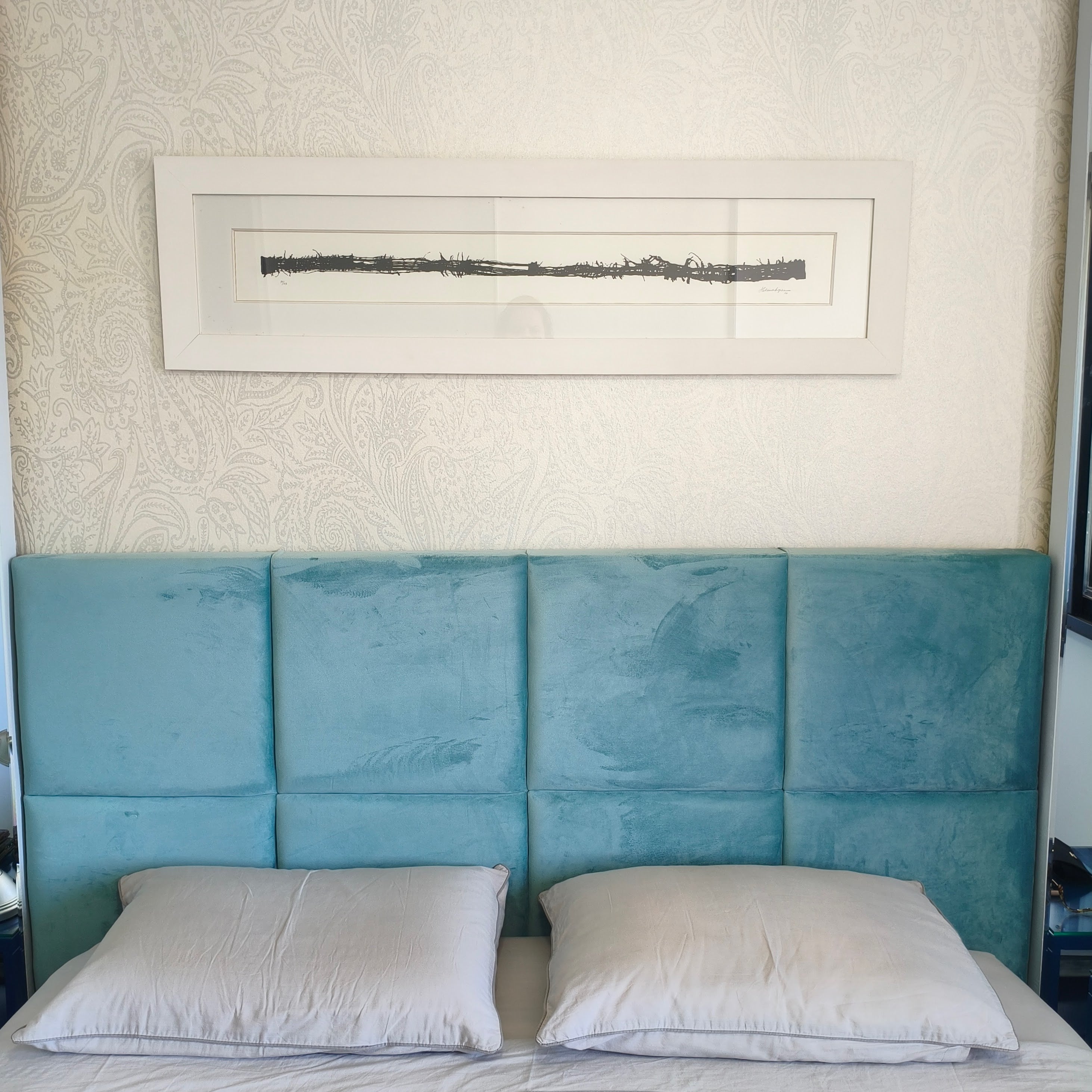 Cabeceira estofada em suede azul