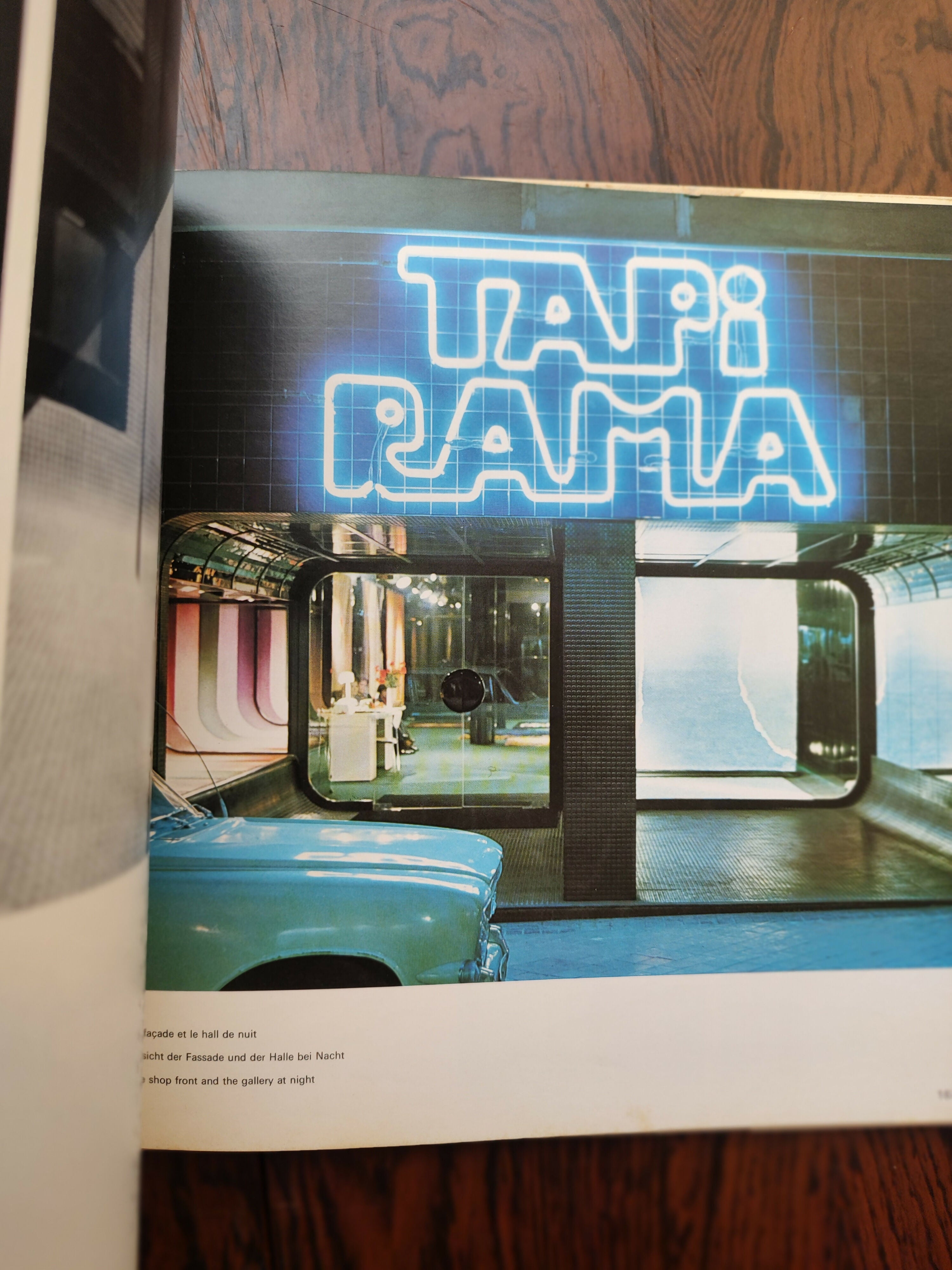 Livro sobre fachadas e vitrines comerciais de 1974 &quot;Devantures / Schaufenster / Shop Fronts&quot;