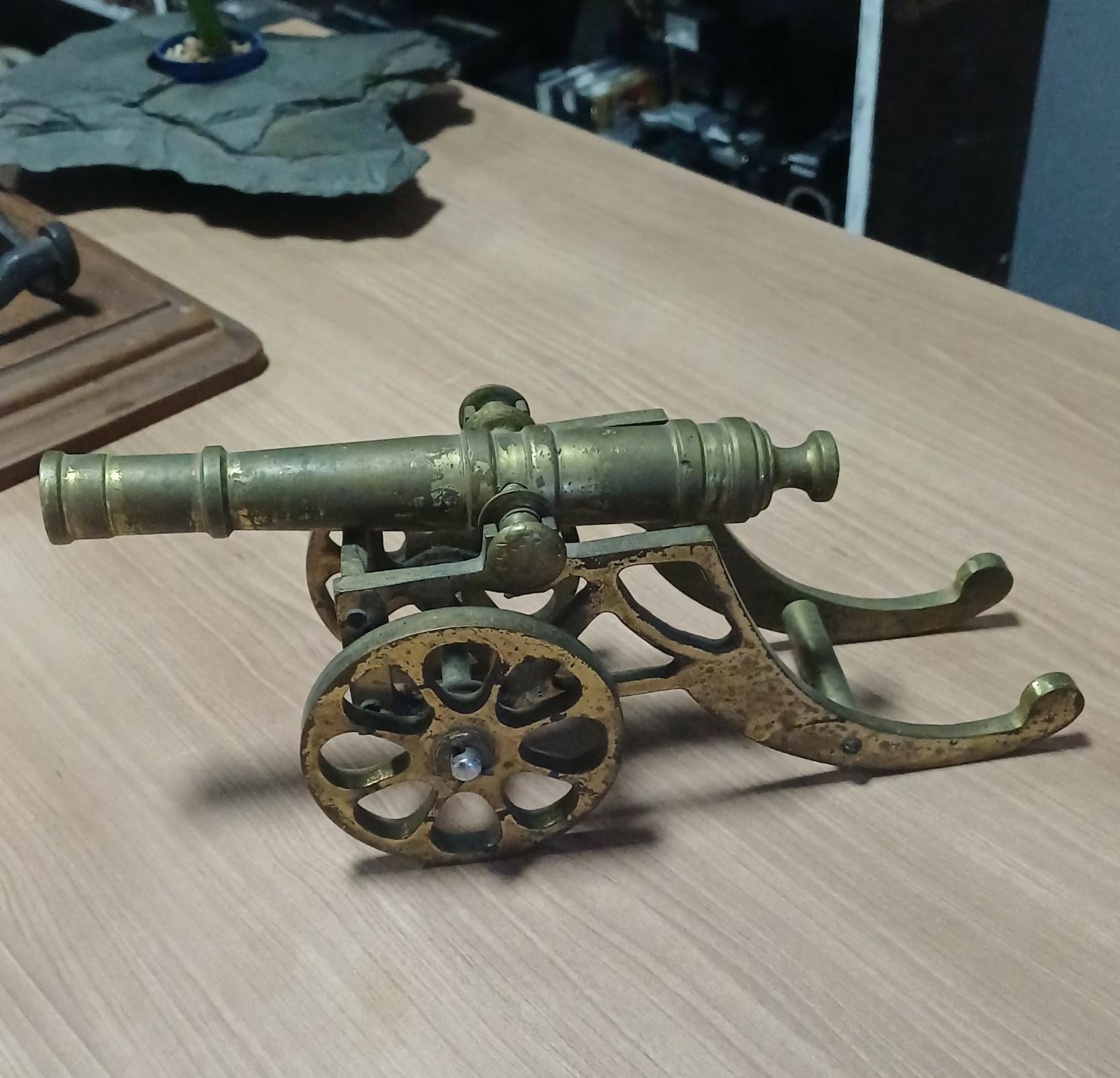 Réplica de Canhão em Bronze com acabamento dourado