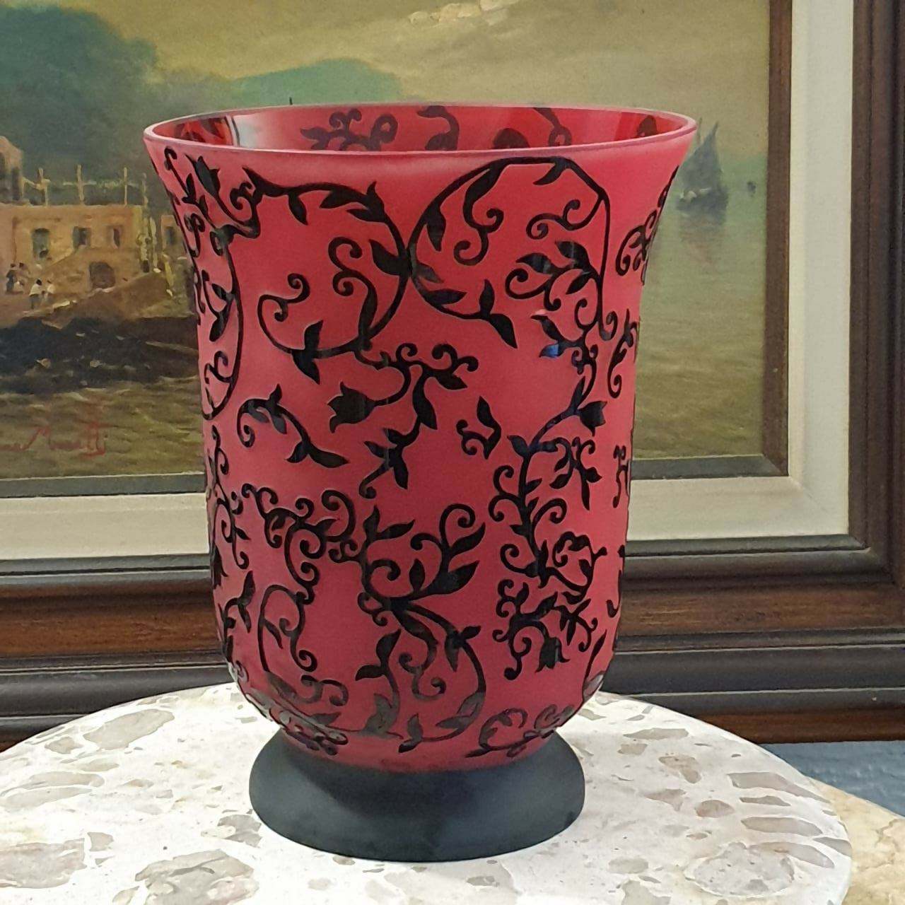 Lindo vaso floreira em vidro fosco bordô e preto. Intacto!