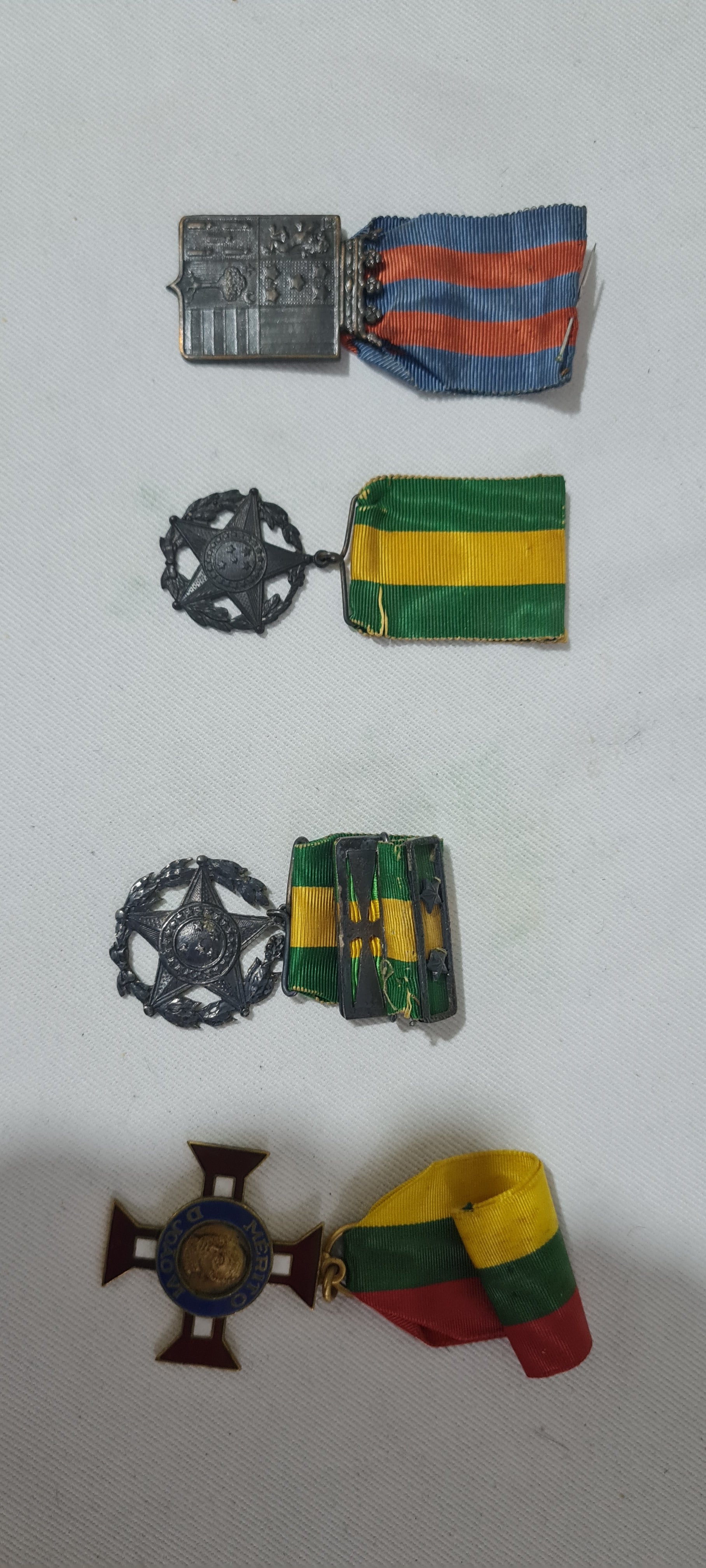 Lote 34 Peças Militaria Brasileira (Medalhas, Insígnias e etc) 
