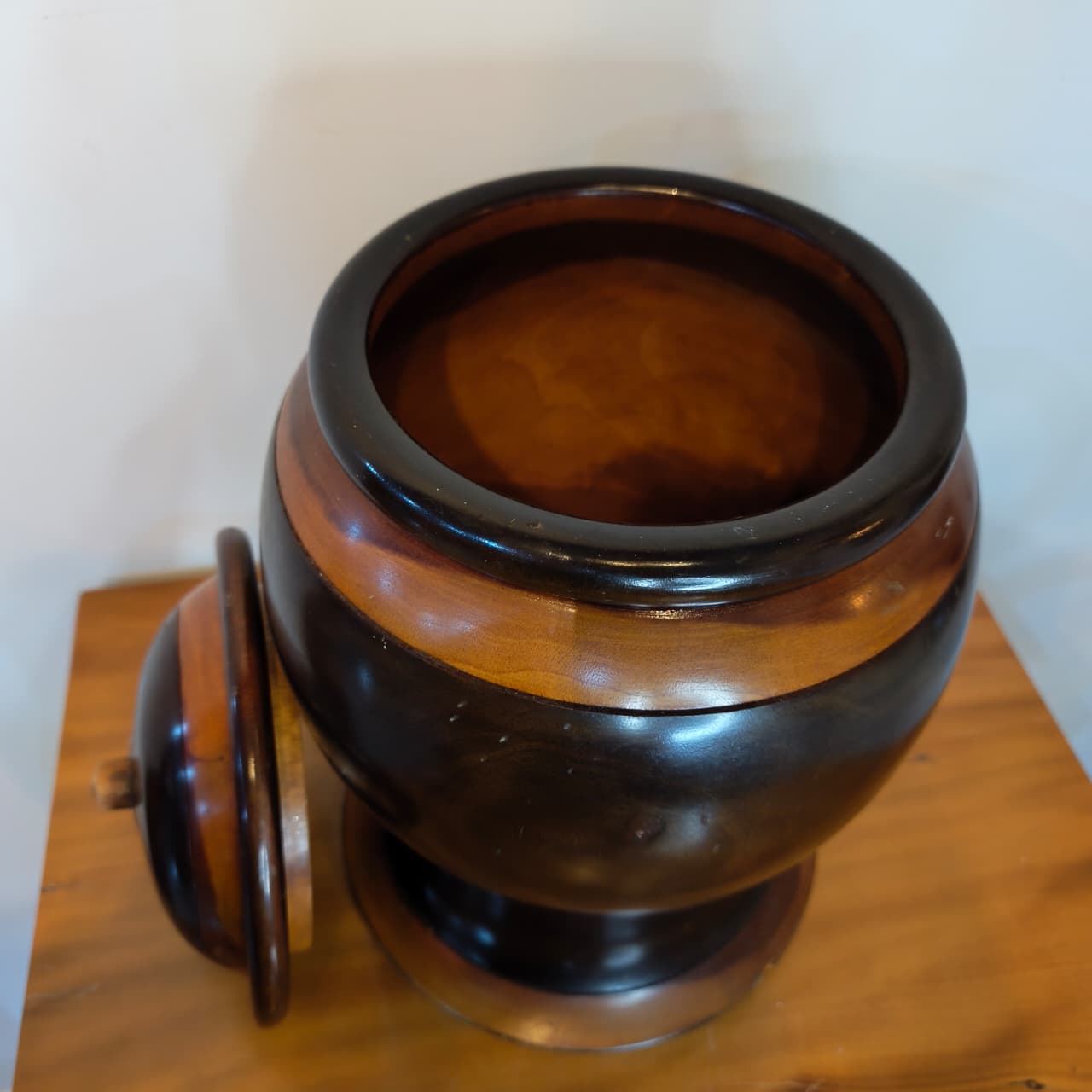 Pote Decorativo em Madeira Torneada com Tampa