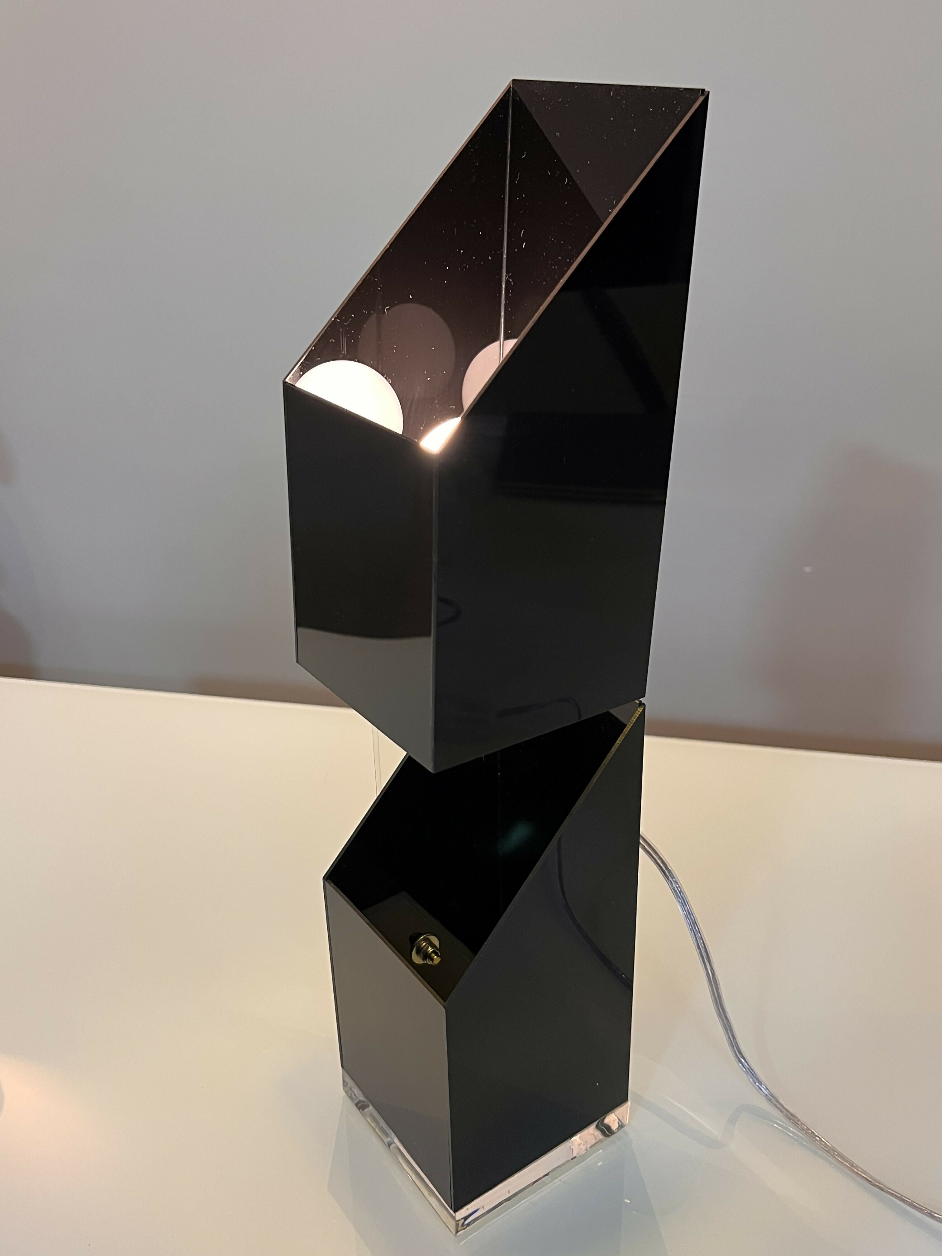 Luminária de mesa 100% em acrílico