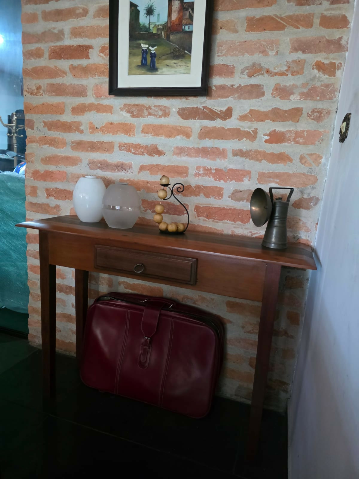 Aparador em madeira maciça com uma gaveta (restaurado nos mínimos detalhes)