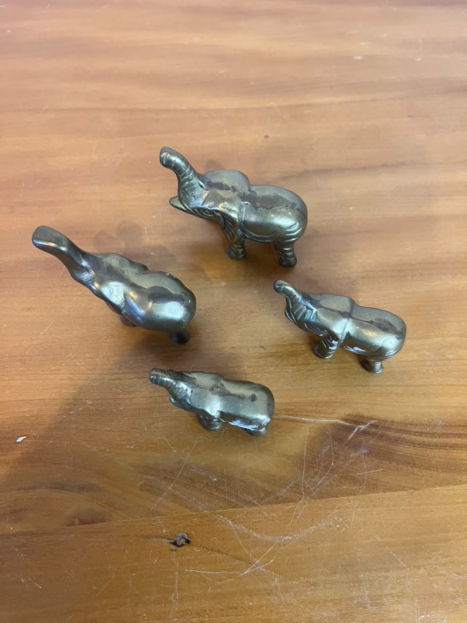 Conjunto de Miniaturas de Elefantes em Latão