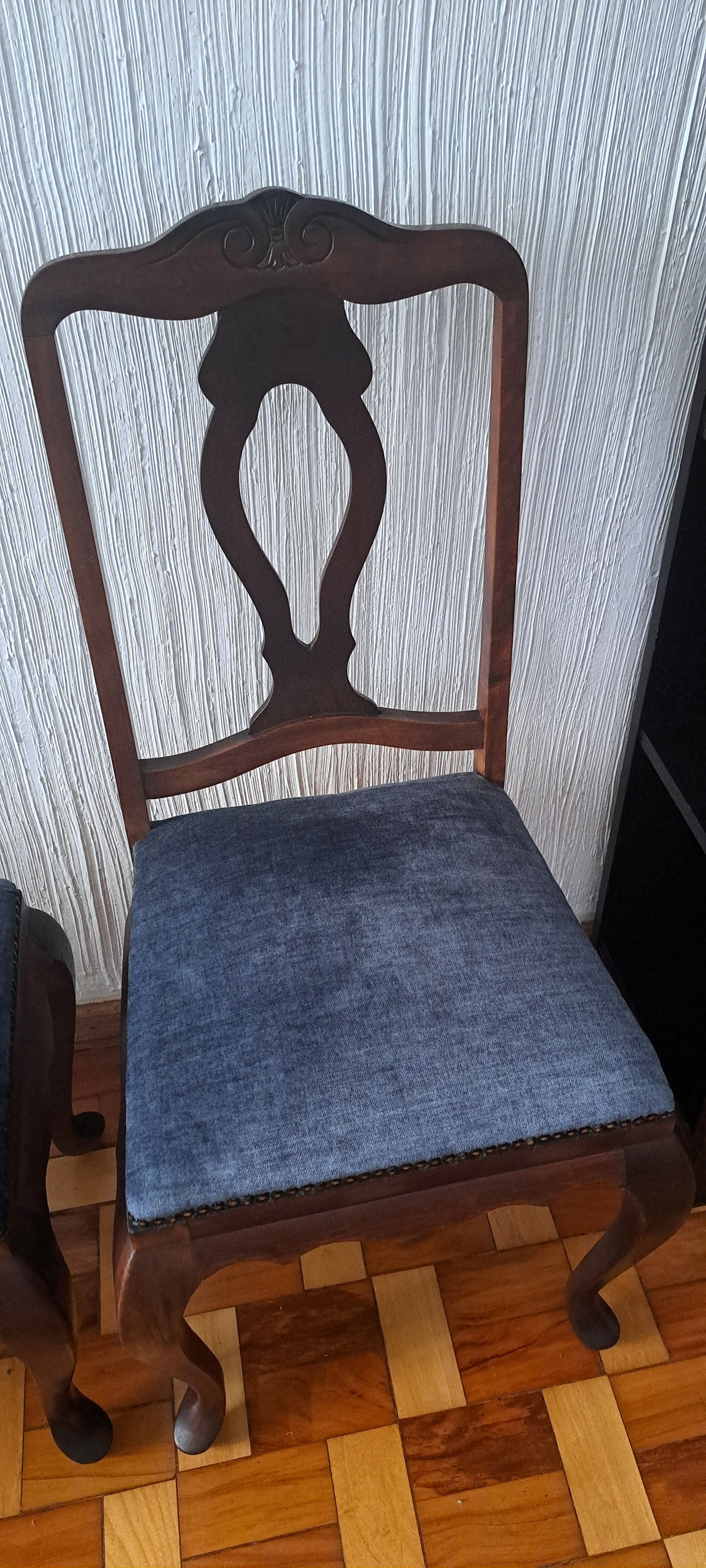 Par de cadeiras + banqueta