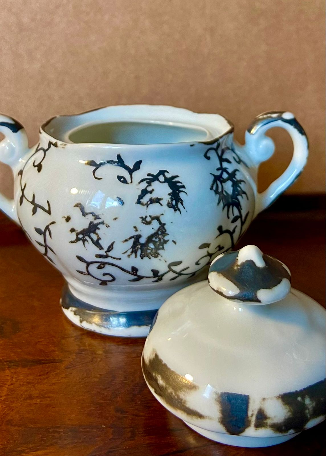 Conjunto de chá Porcelana Real em porcelana branca e preta — bule, leiteira e açucareiro (DMCPS_270)