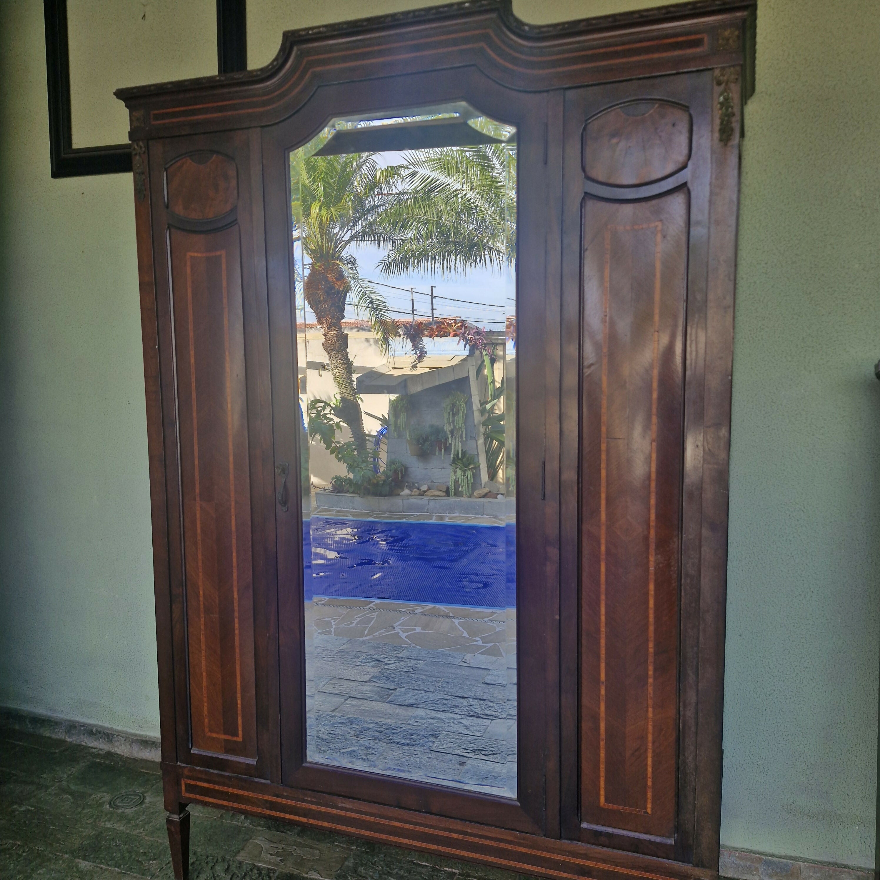 Guarda Roupa Art Nouveau.