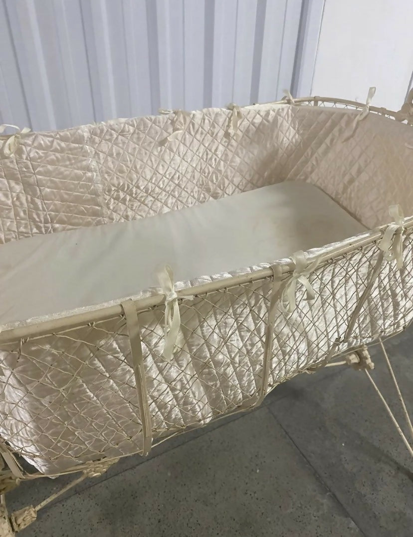 Lindo Berço de Balançar Antigo!