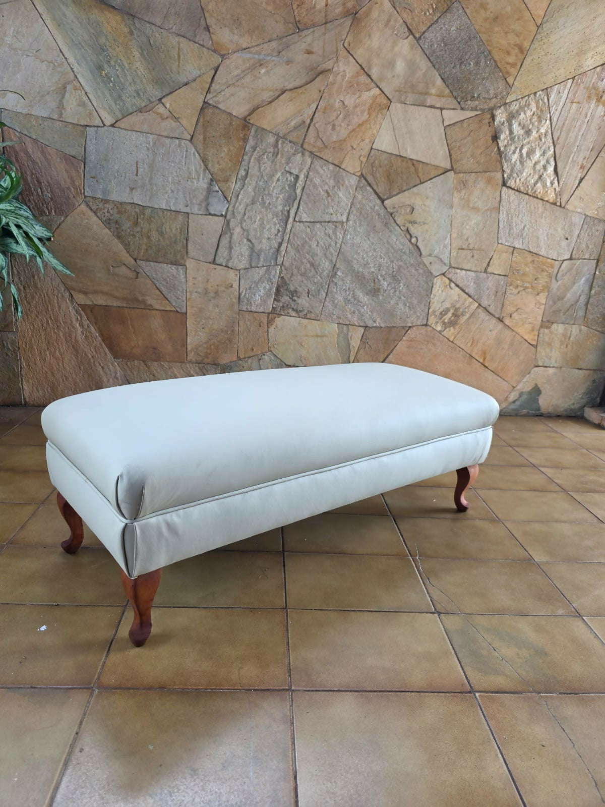 Banco / Puff / Recamier Chipandalle em couro