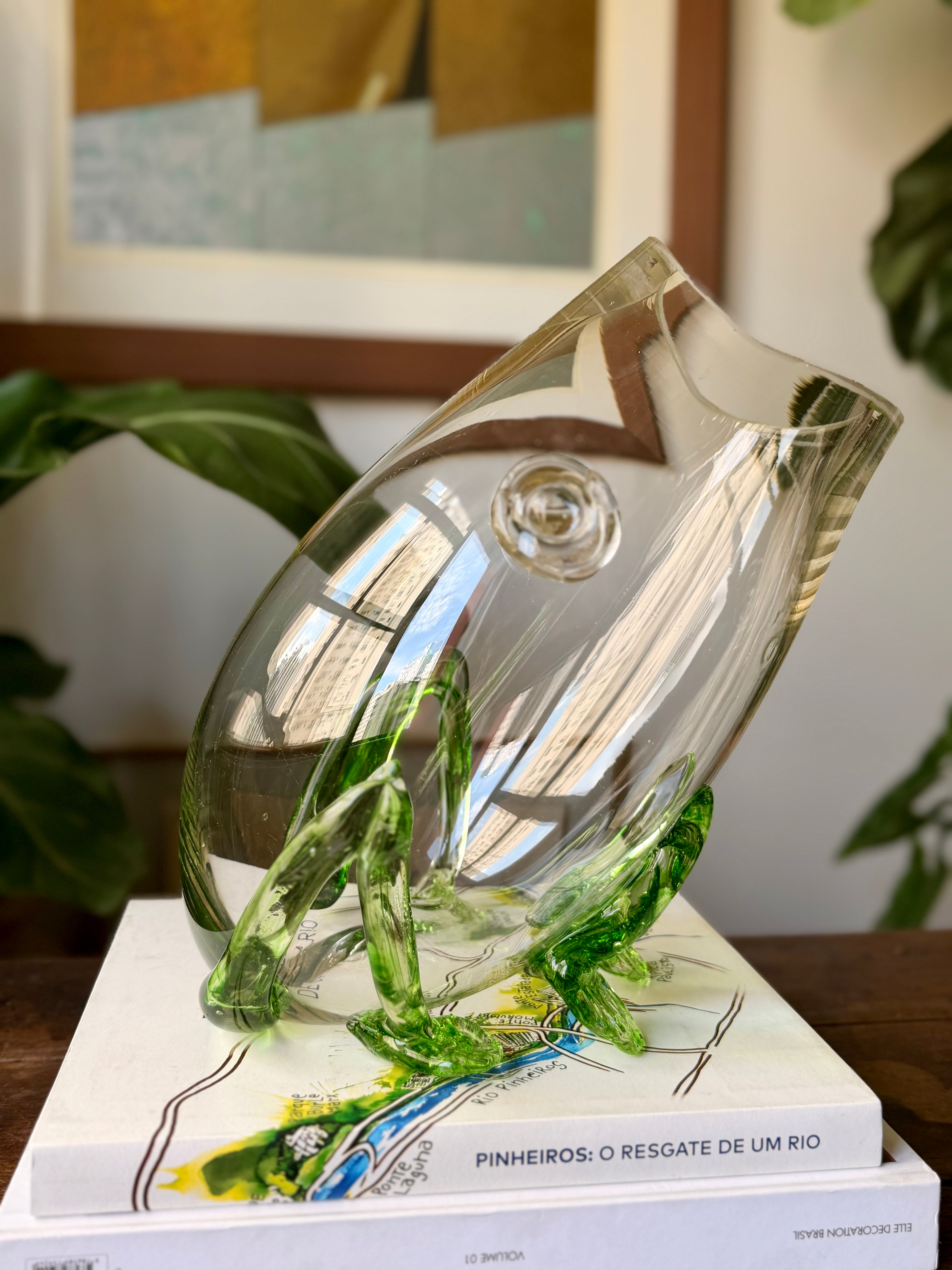 Champanheira vintage da Blenko Glass Company, em vidro artístico soprado, com design escultural representando um sapo e detalhes em verde