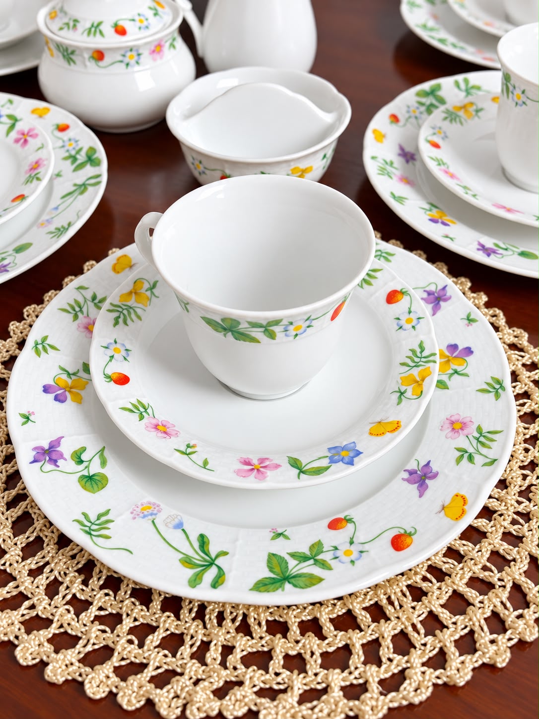 LINDO CONJUNTO EUROPEU DE CAFÉ THUN FINE BOHEMIA  DÉCADA DE 80 com estampa floral 