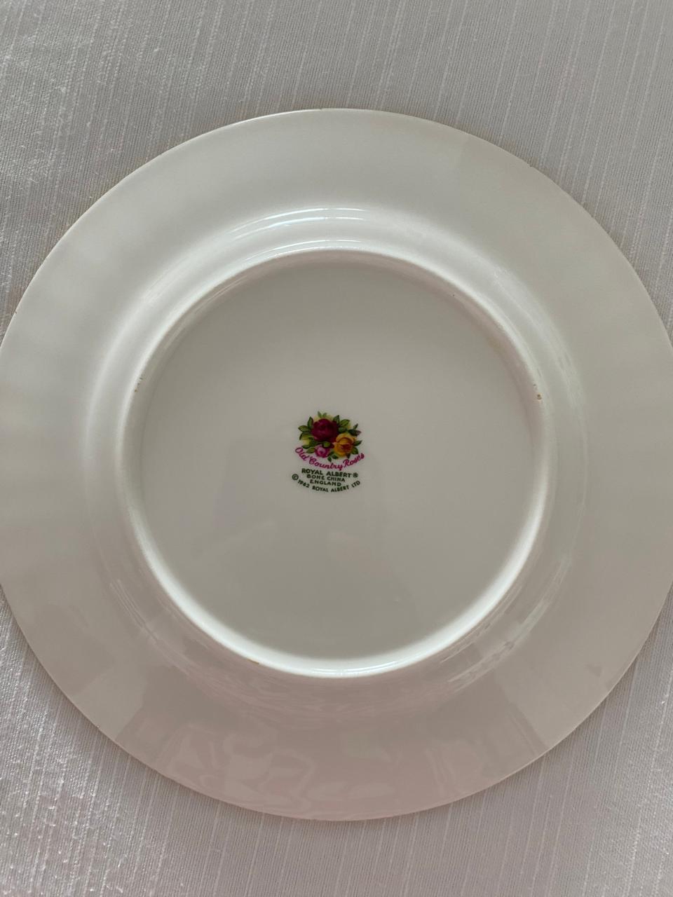 Xicara em porcelana finíssima marca: Royal Albert Bone China England