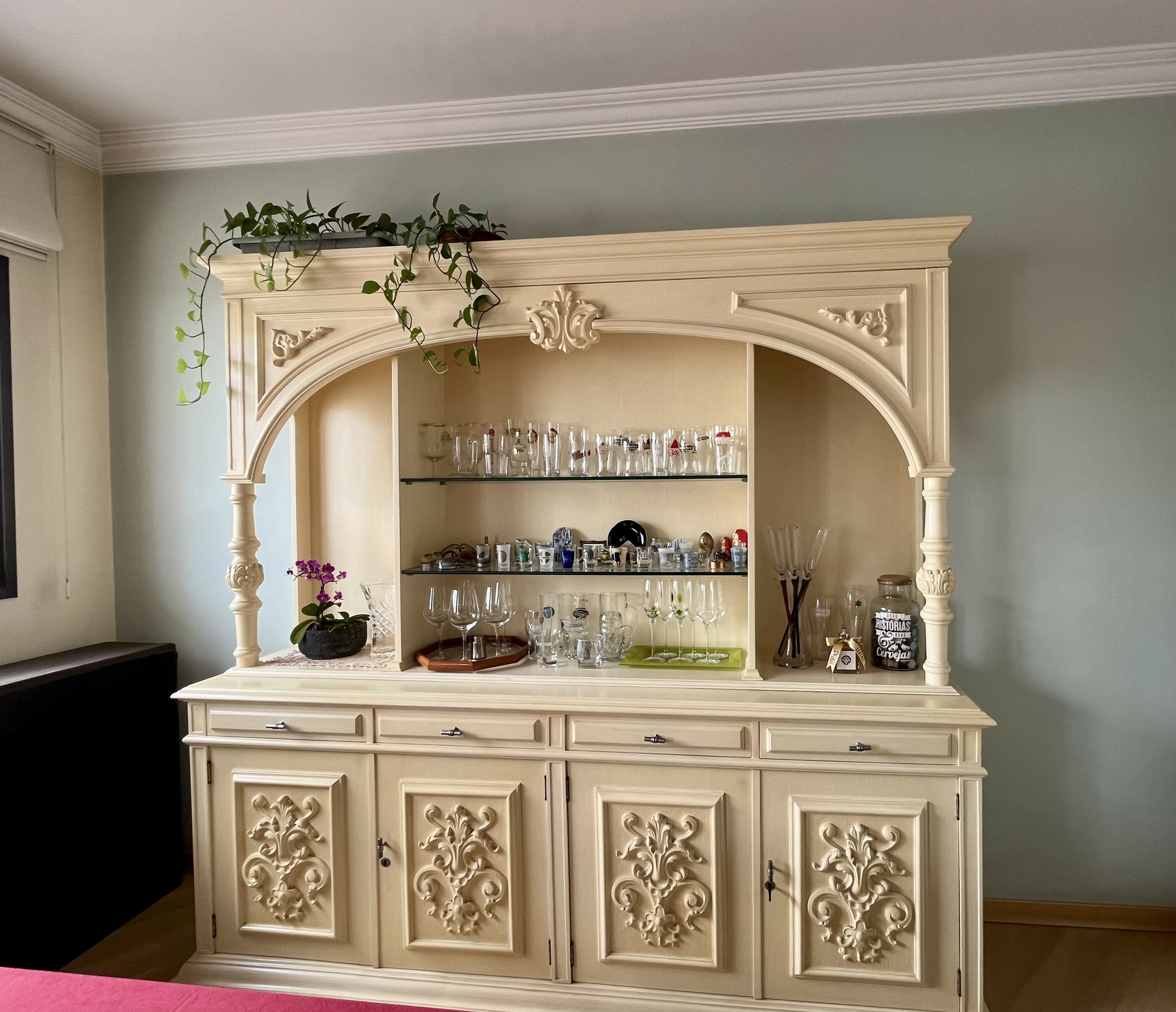 Buffet Madeira Maciça. com acabamento em Pátina (Peça Única)