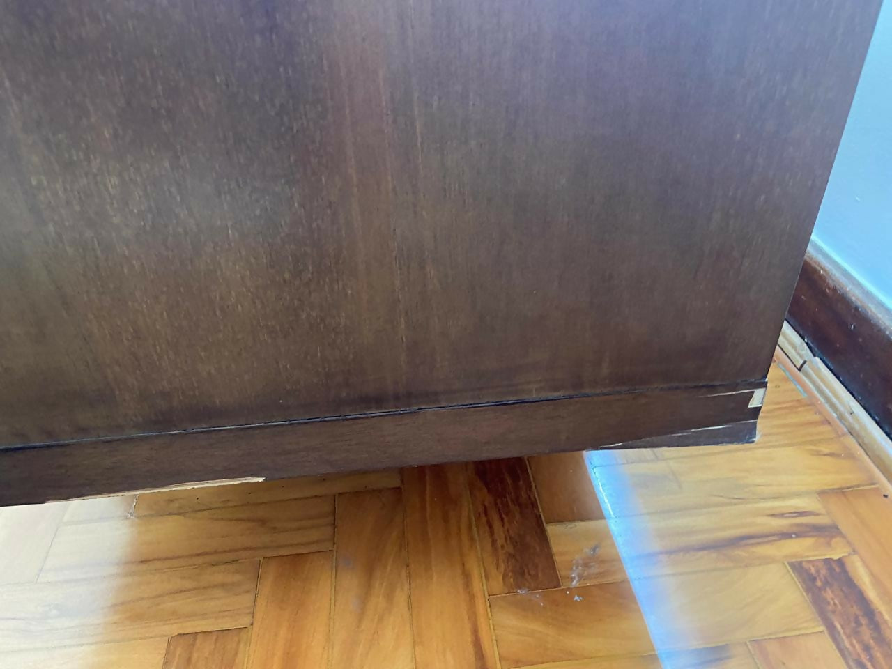 Móvel multiuso em madeira nobre com tampo em vidro temperado (DMSP_033 )