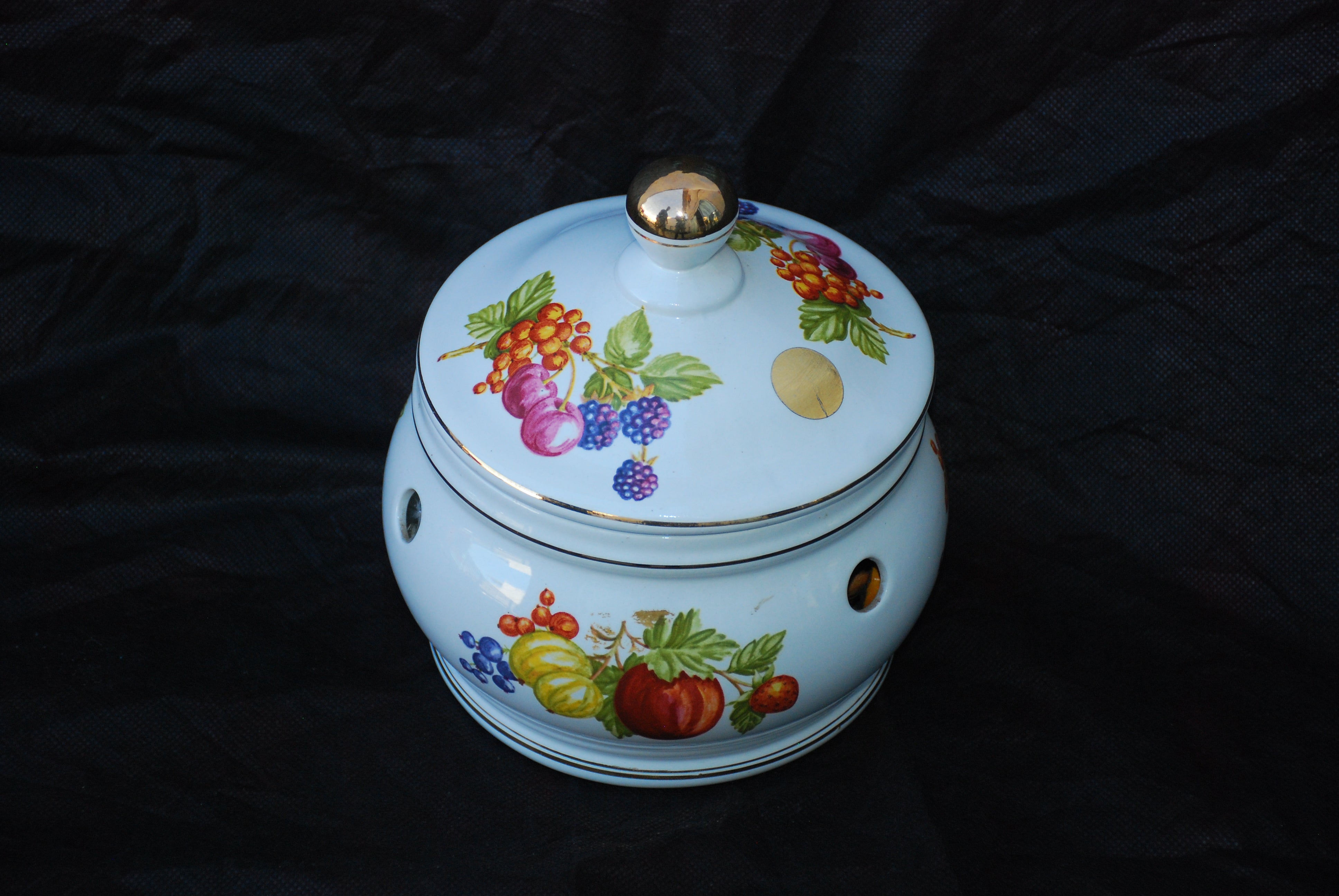 Potiche porta alho de porcelana portuguesa da linha frazarte classic,