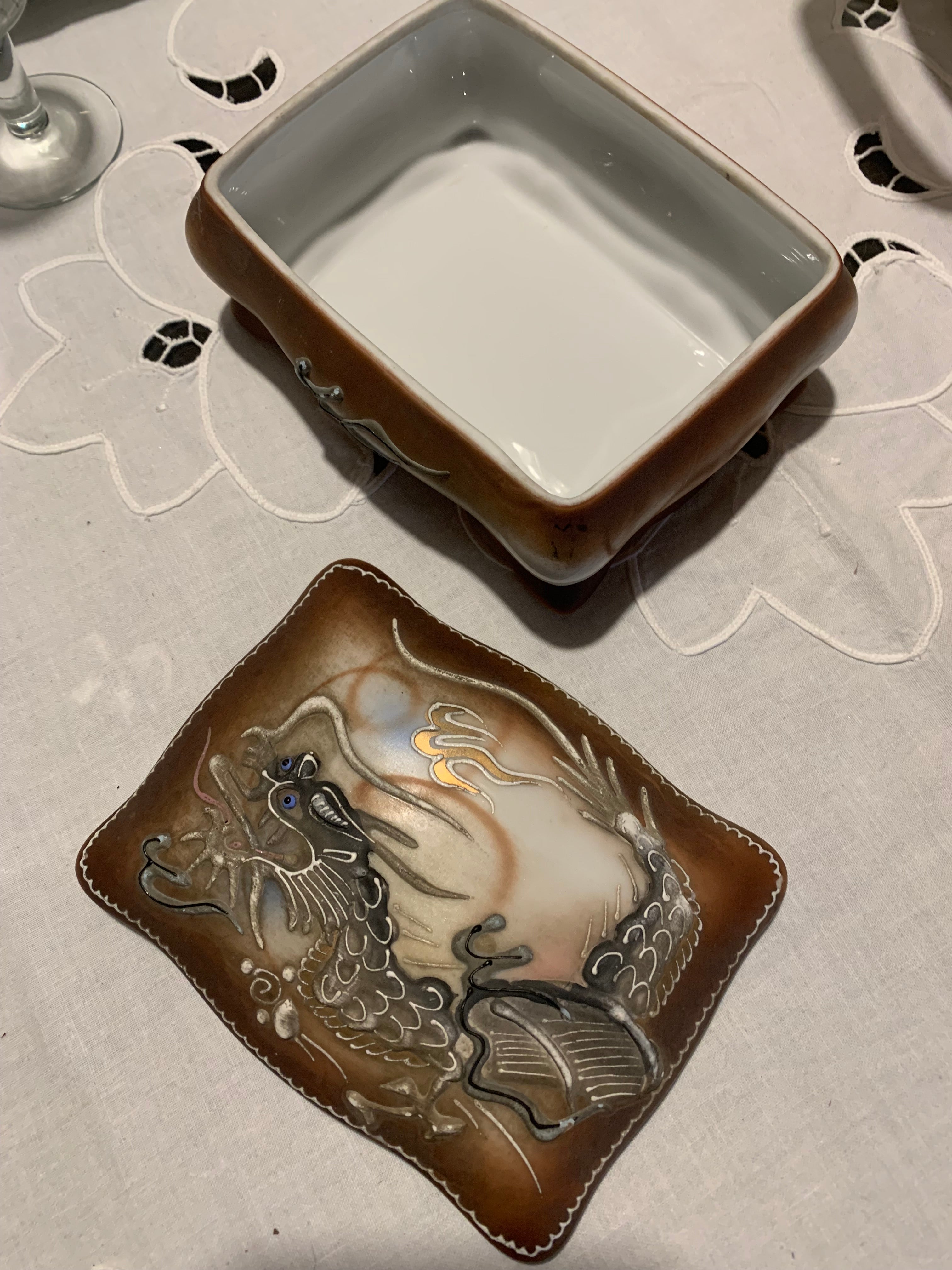 Caixinha porcelana japonesa dragão