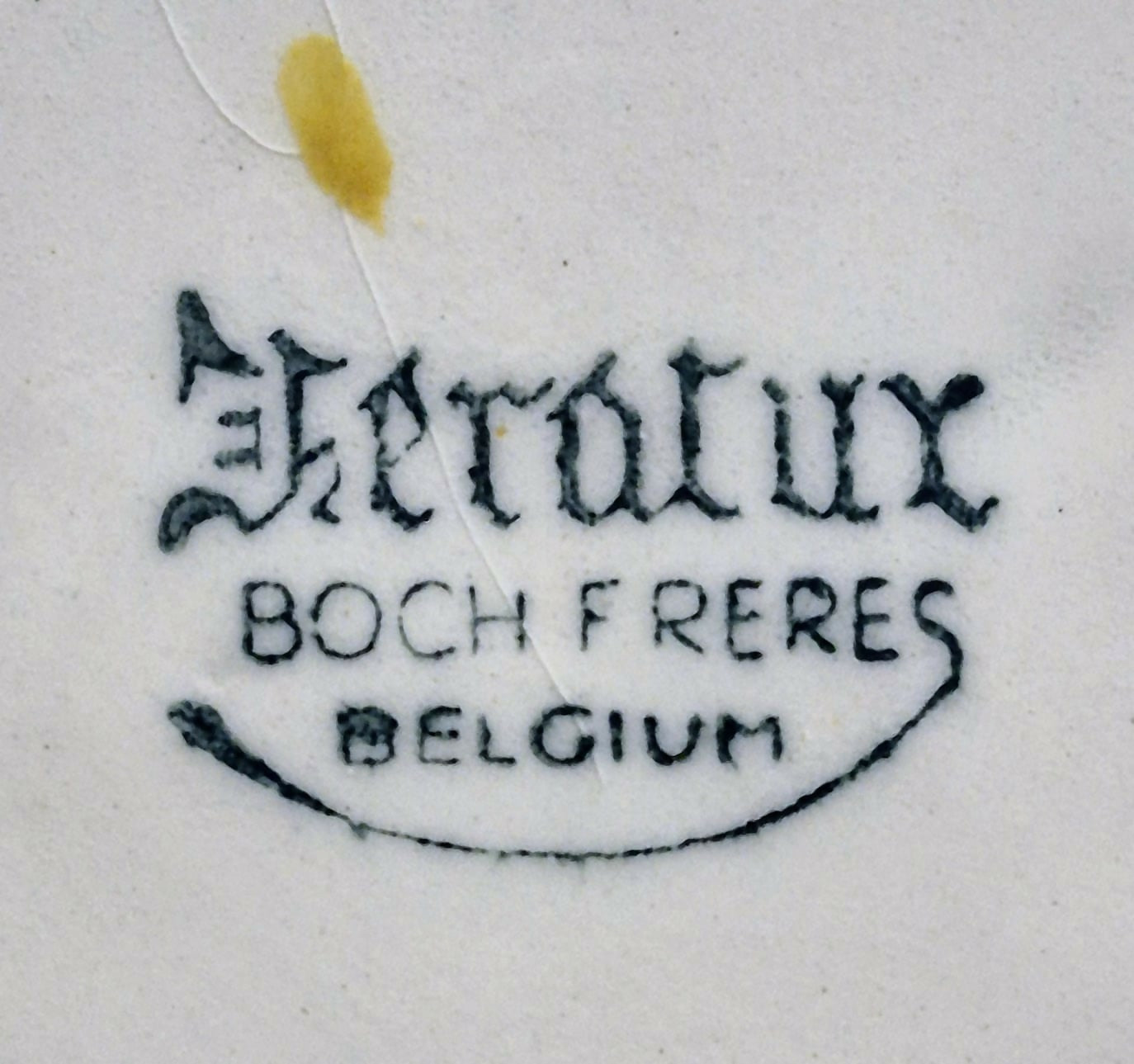 Maravilhosa fruteira, travessa em cerâmica belga Boch Frères. Lindíssima!