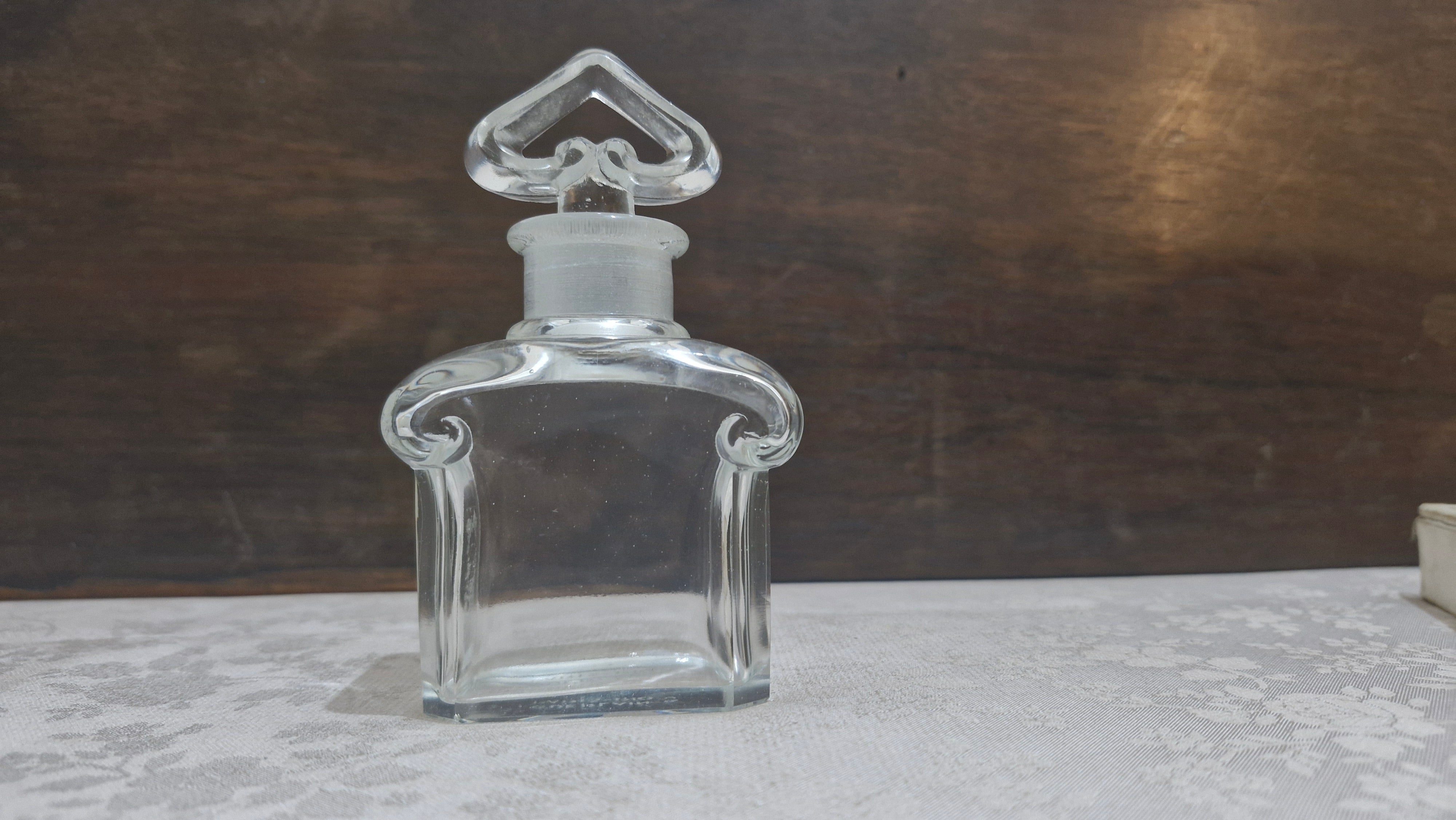 Coleção de raros frascos de perfumes franceses