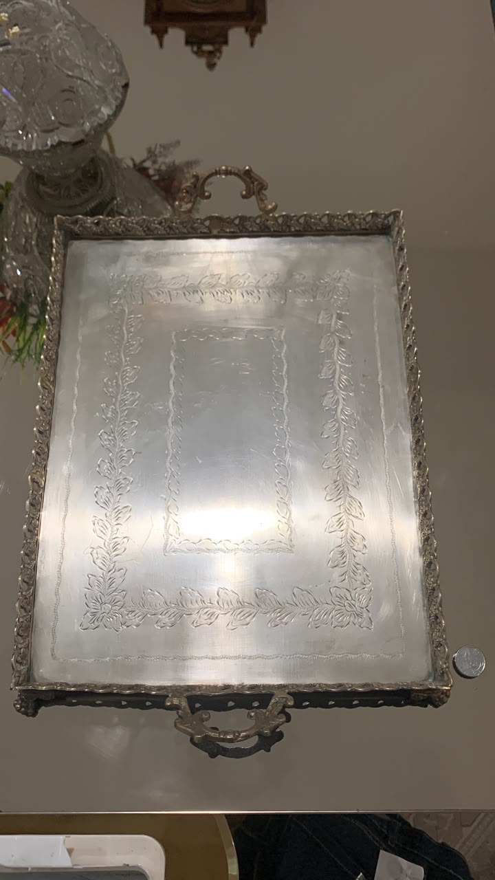 Grande Bandeja retangular em metal prateado