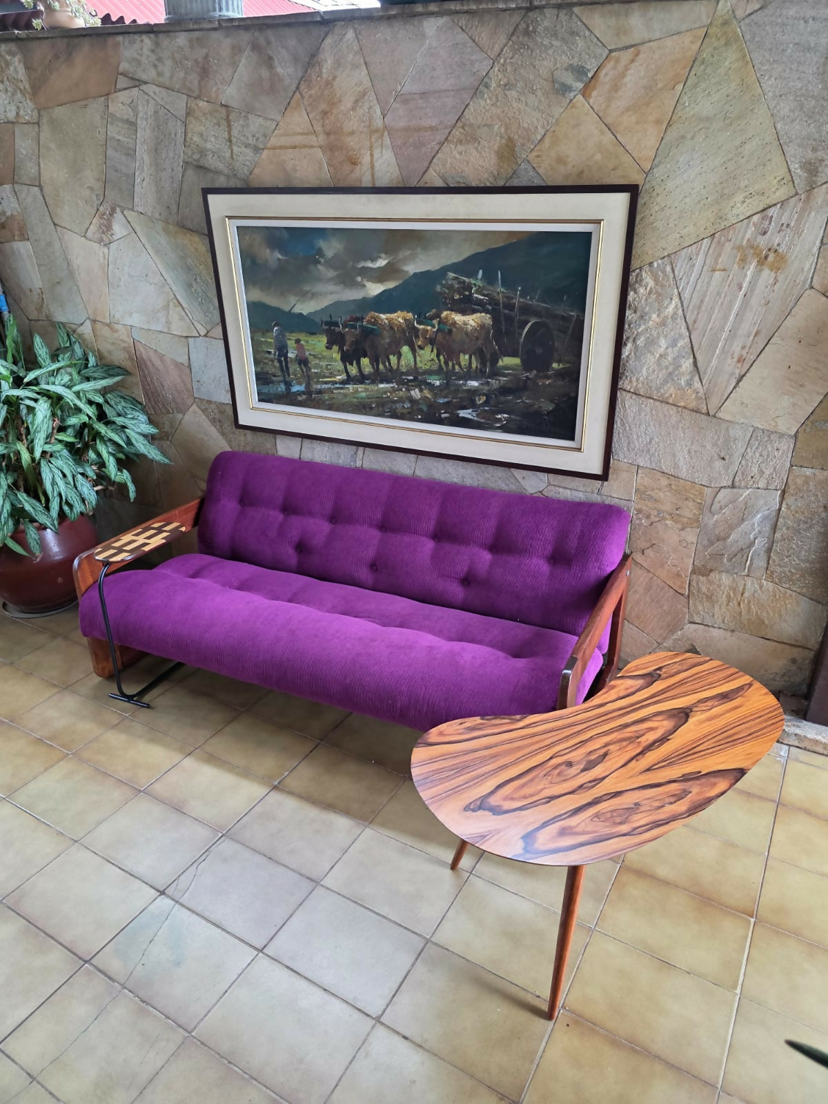 Sofá Percival Lafer MP-185, tecido veludo cotele roxo.