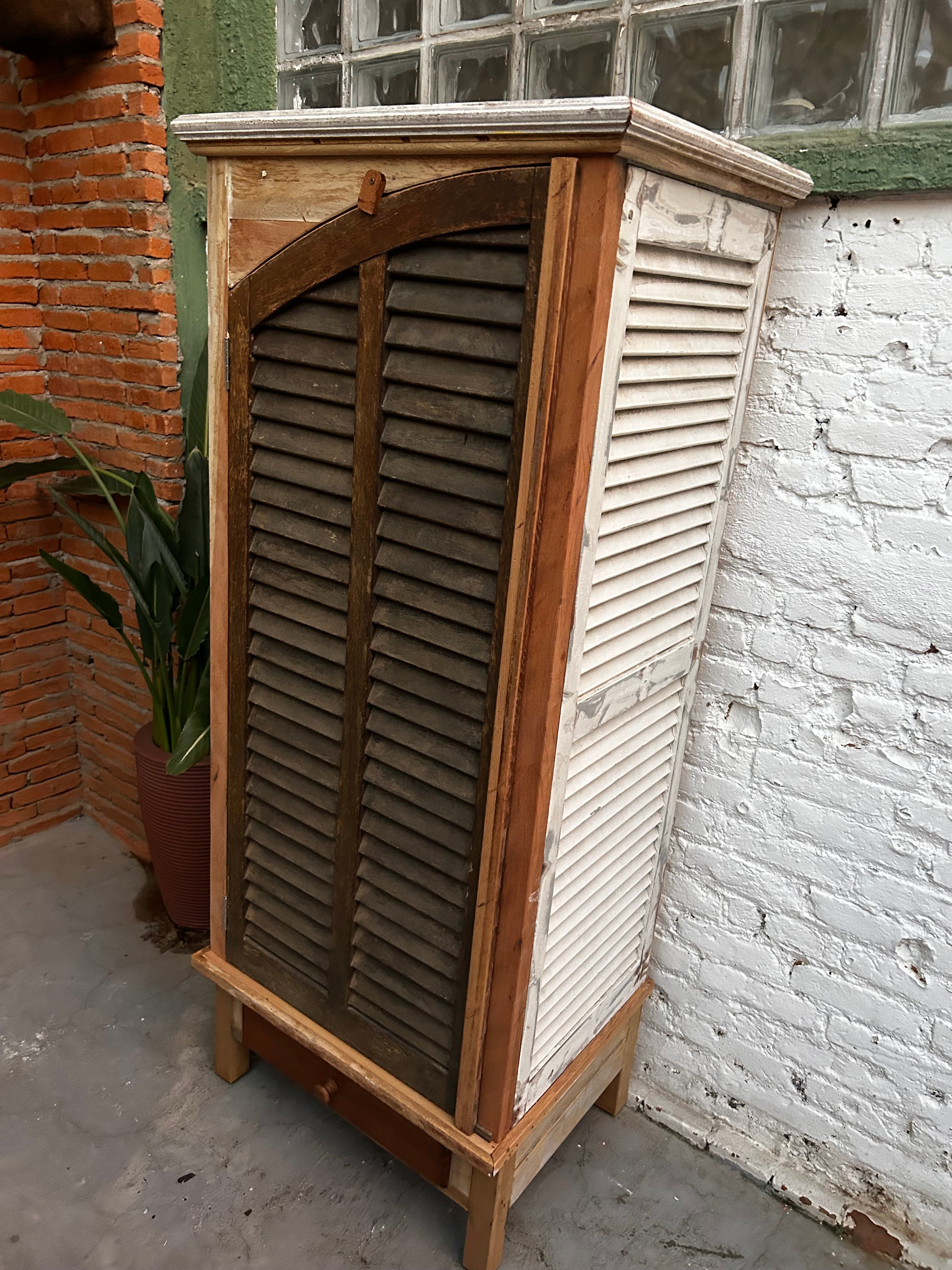 Armário Upcycling, feito apartir de persianas antigas