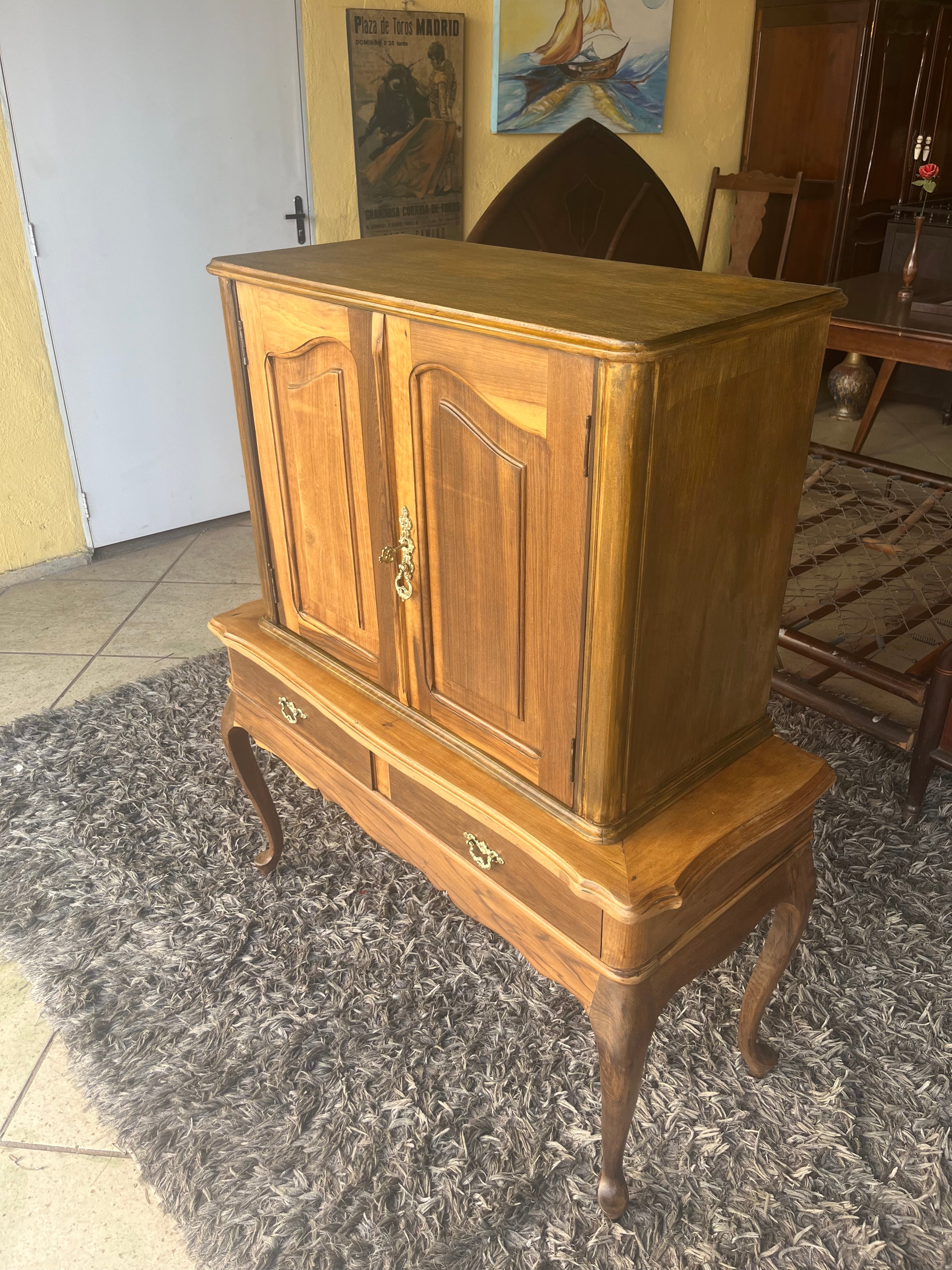 BARZINHO DE IMBUIA RESTAURADO