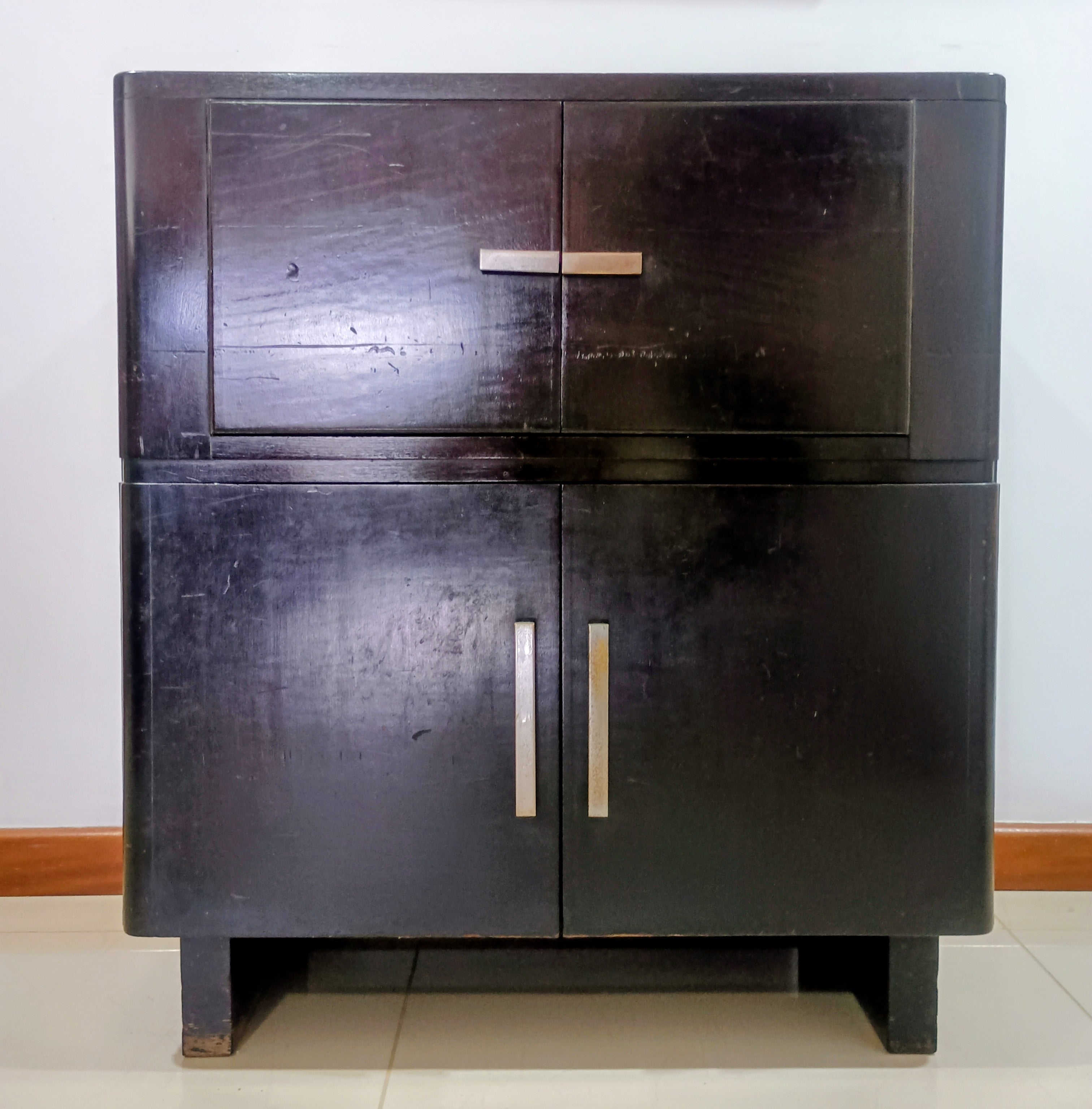 MÓVEL VINTAGE ANOS 50 (ANTIGO GABINETE DE VITROLA) em Madeira escura 